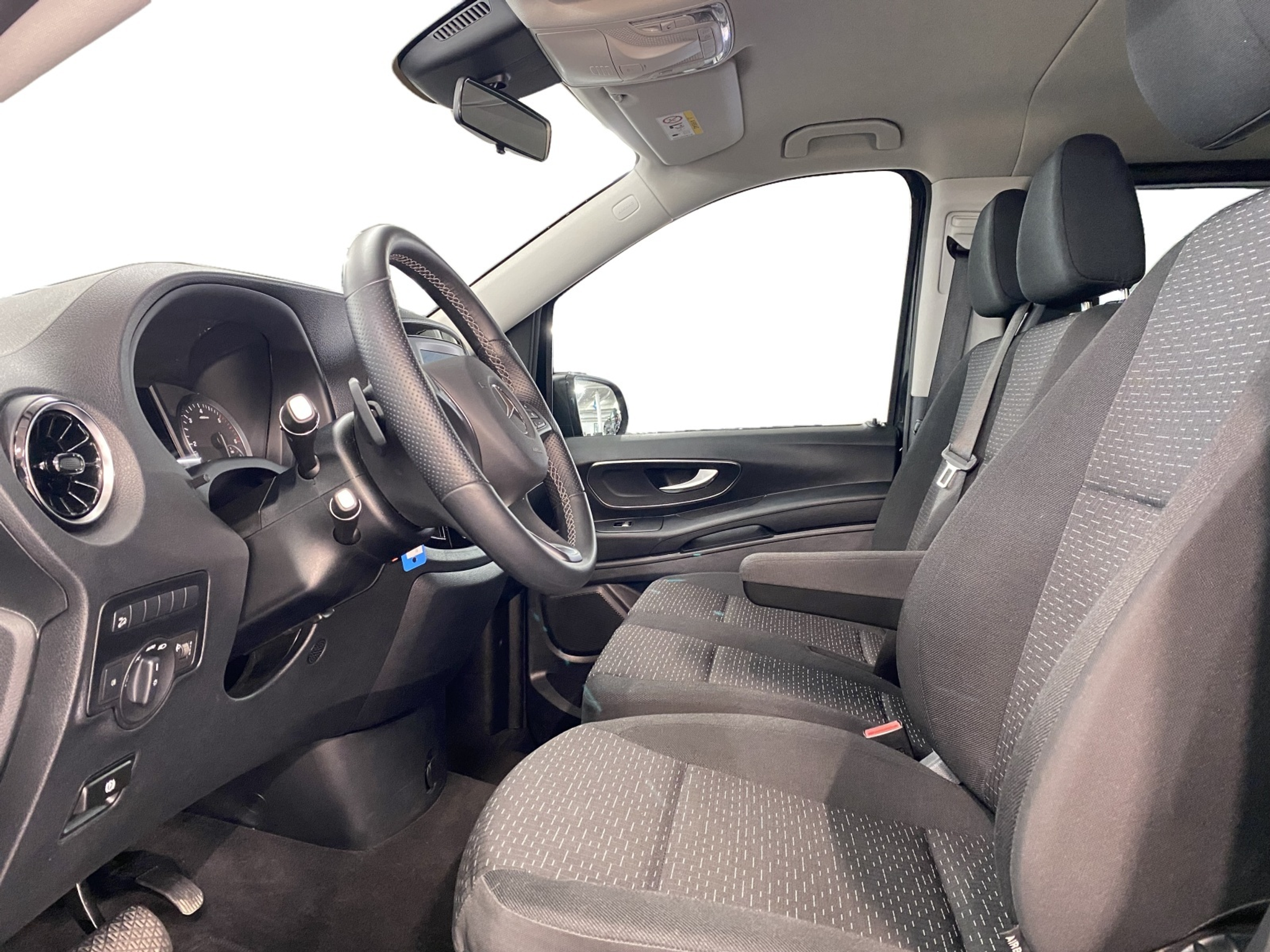 listing desktop thumbnail image 4