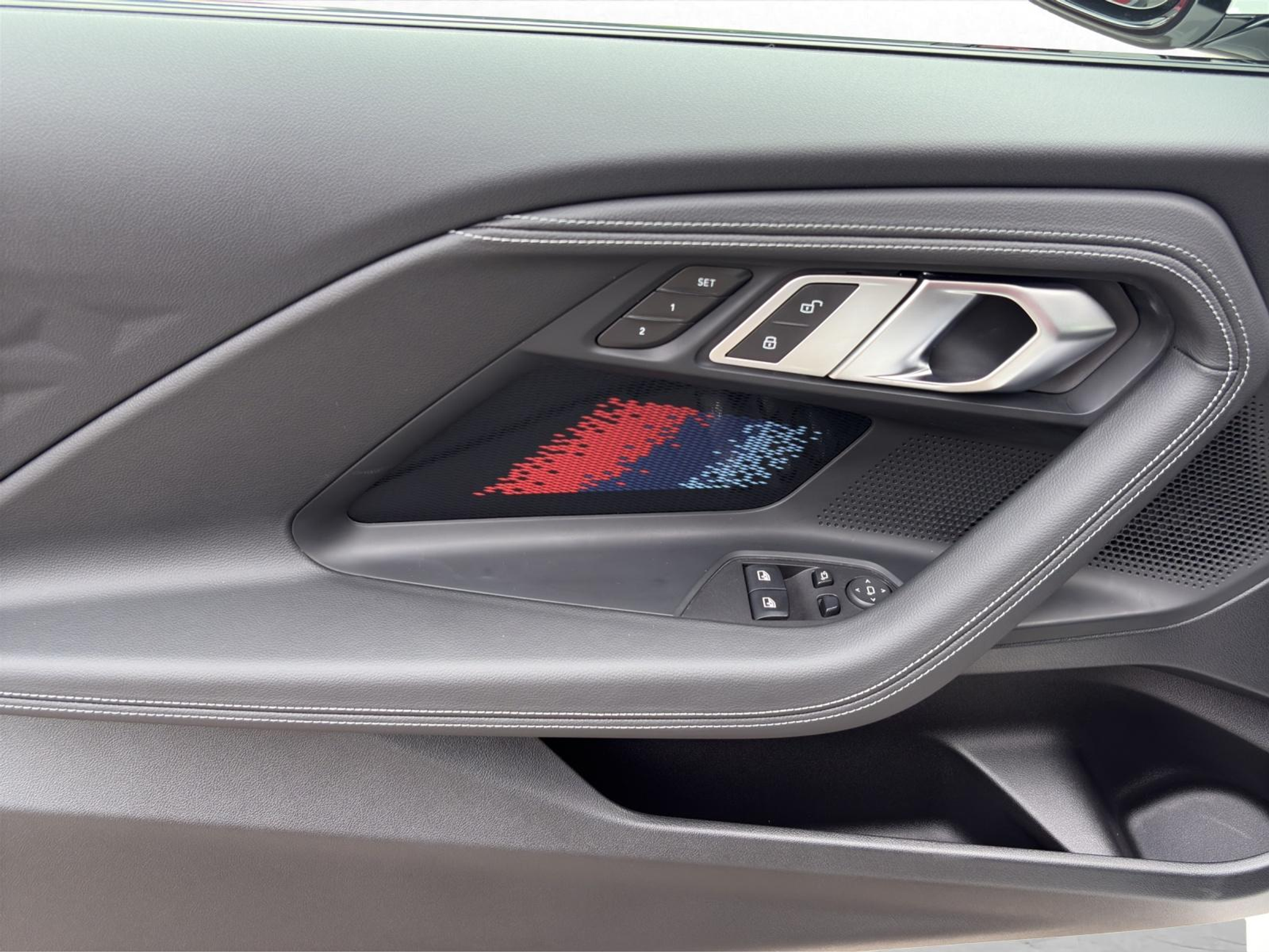 listing desktop thumbnail image 16