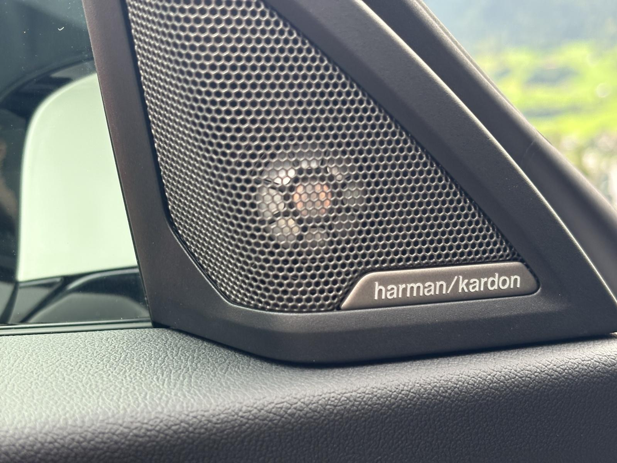 listing desktop thumbnail image 17