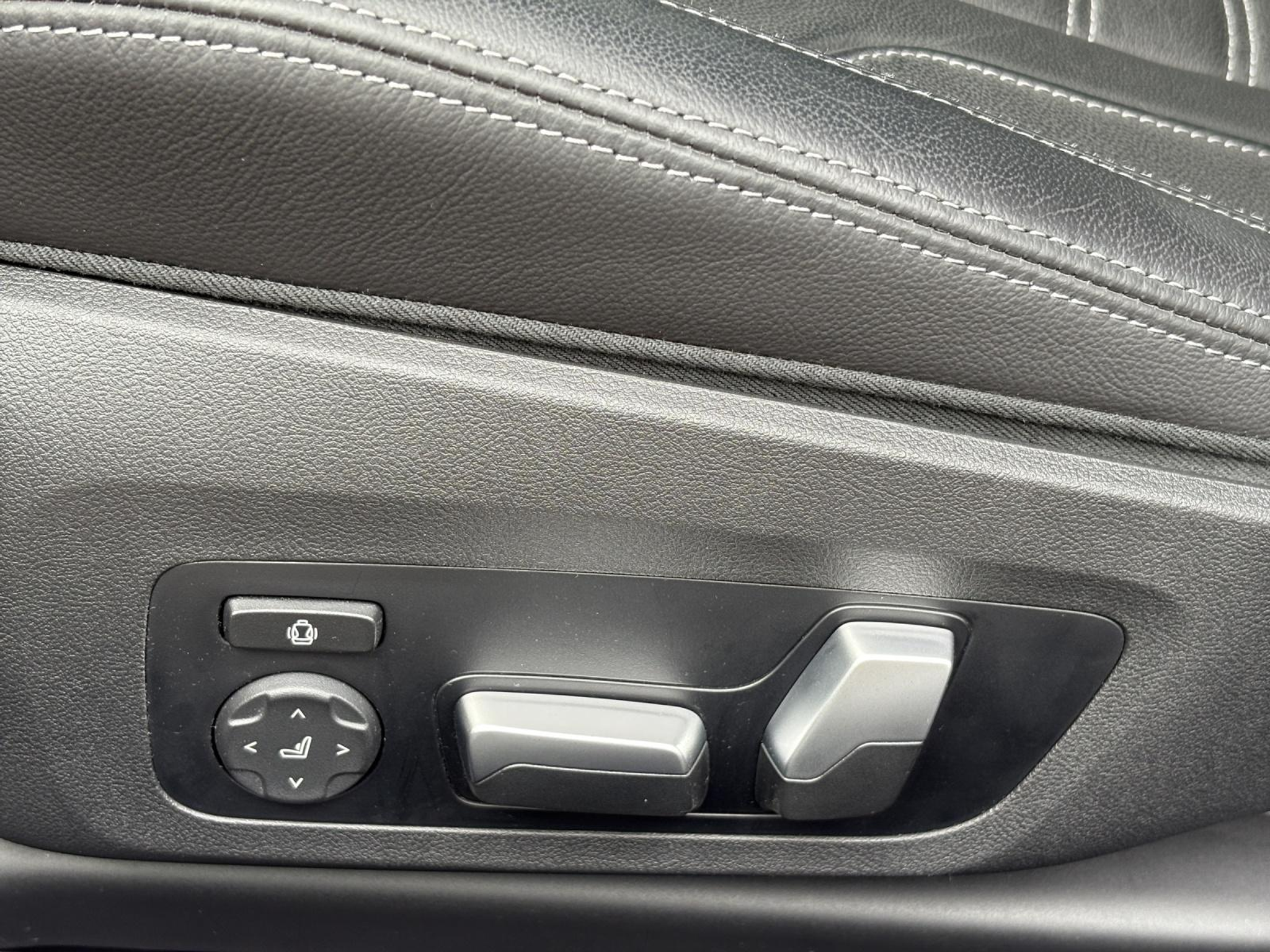 listing desktop thumbnail image 18