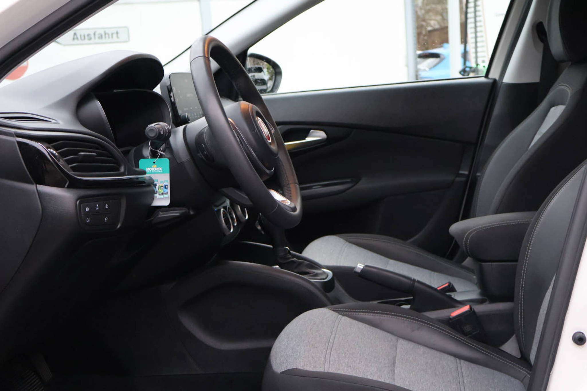 listing desktop thumbnail image 10