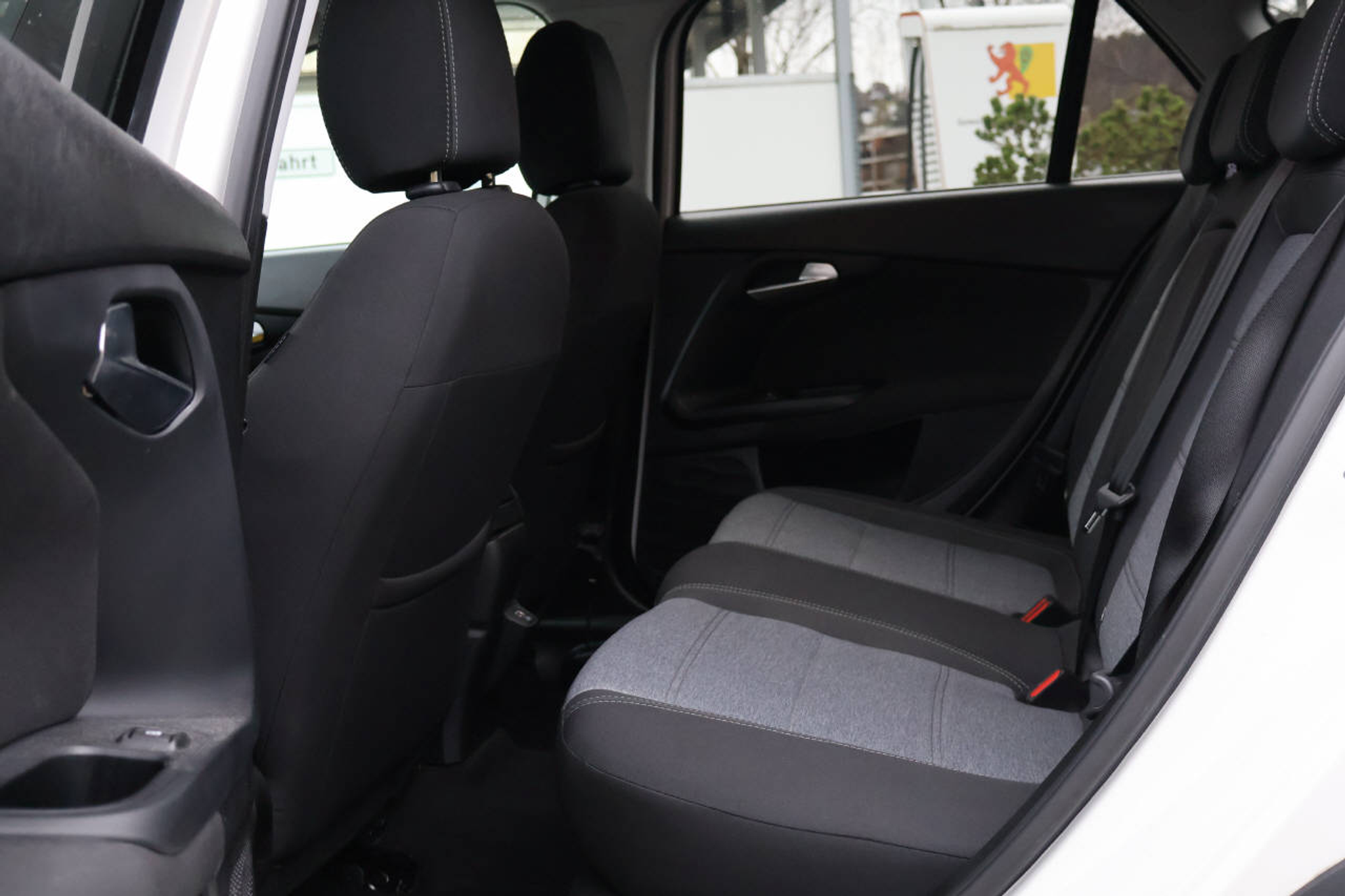 listing desktop thumbnail image 15