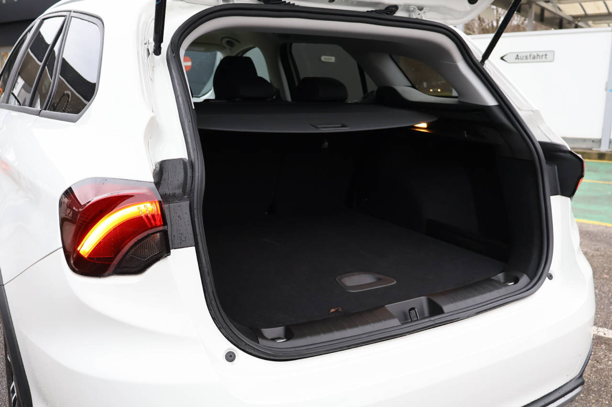 listing desktop thumbnail image 4