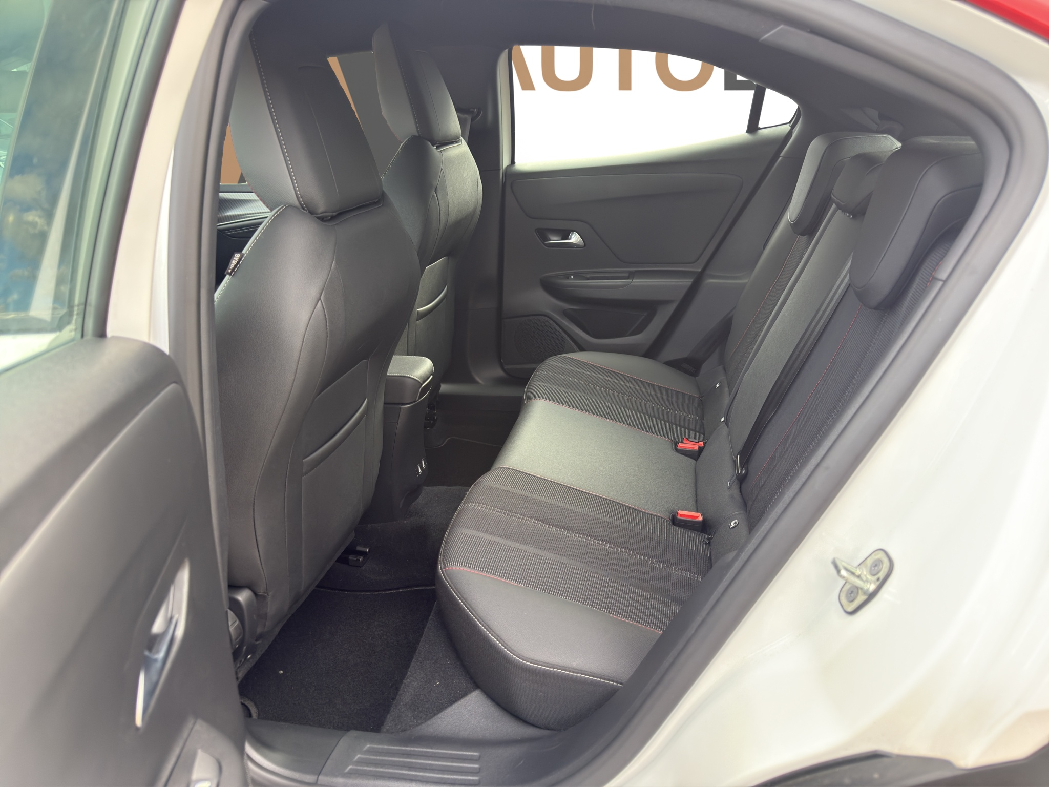 listing desktop thumbnail image 12