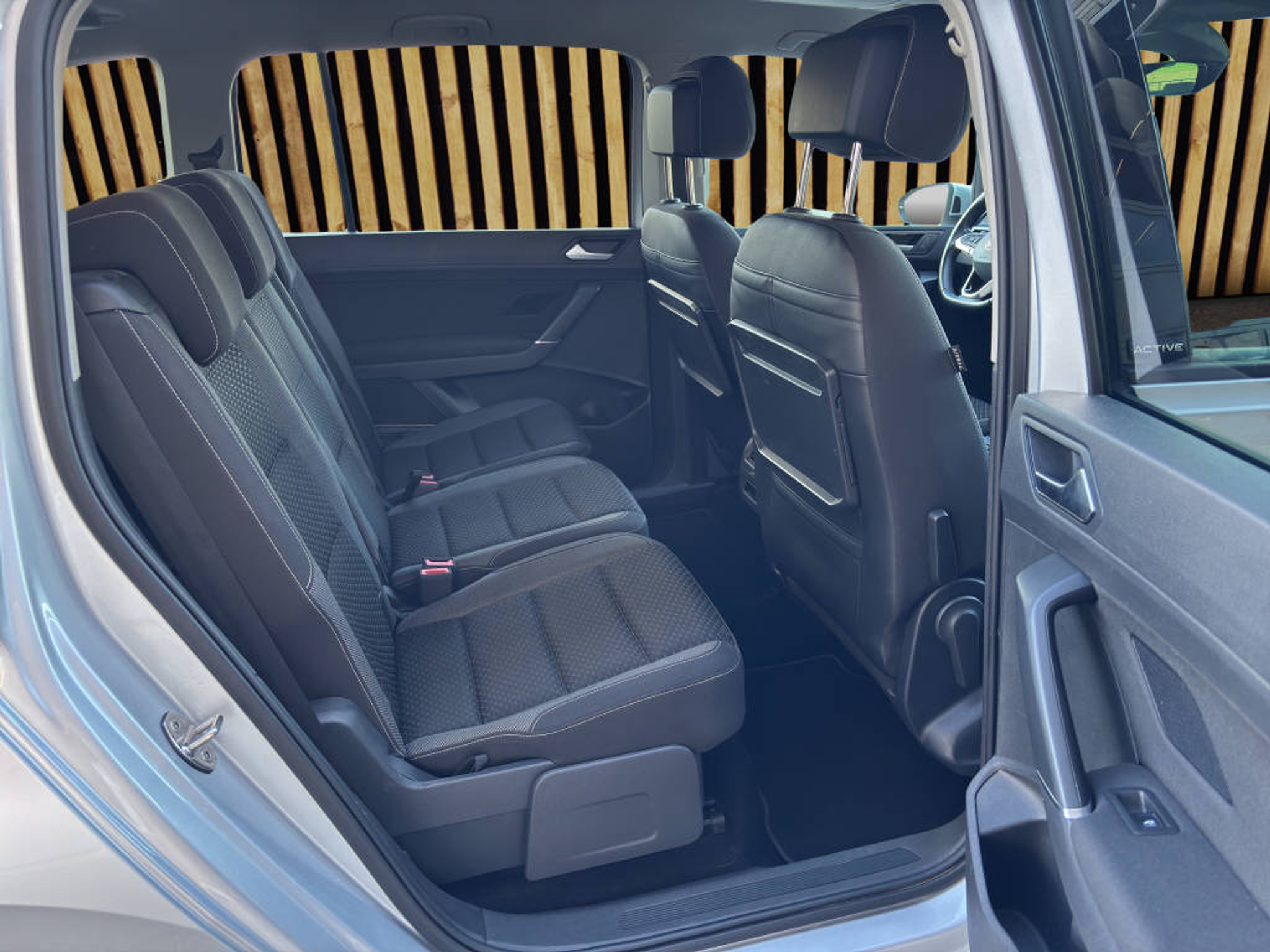 listing desktop thumbnail image 5