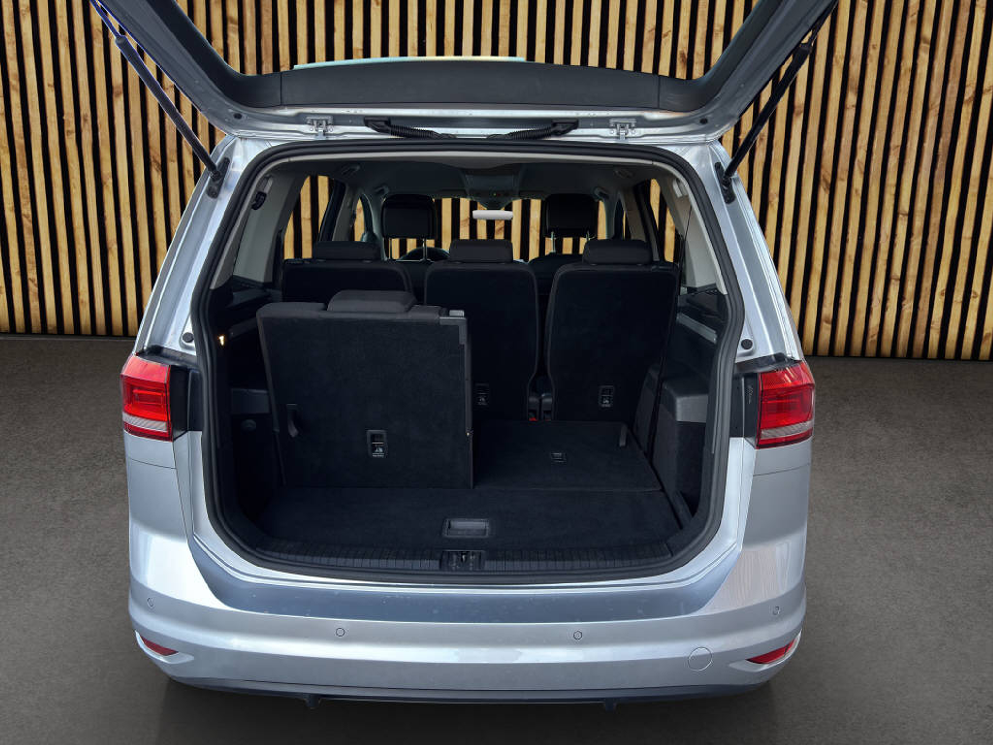 listing desktop thumbnail image 14