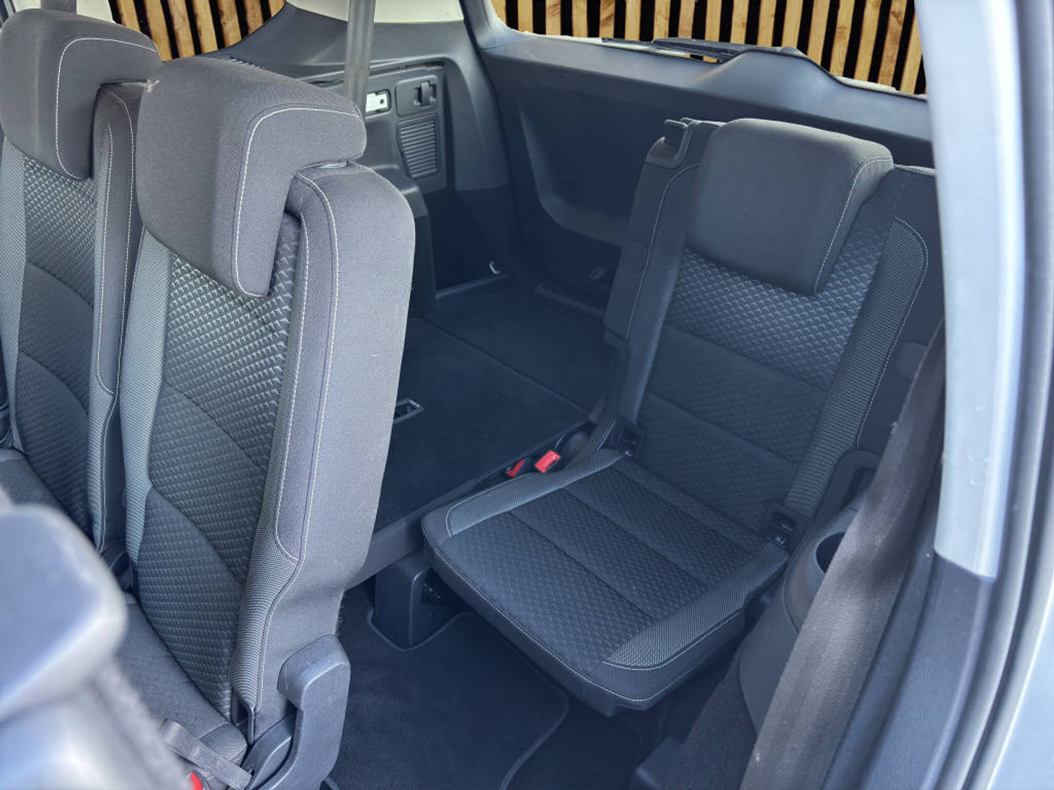 listing desktop thumbnail image 12