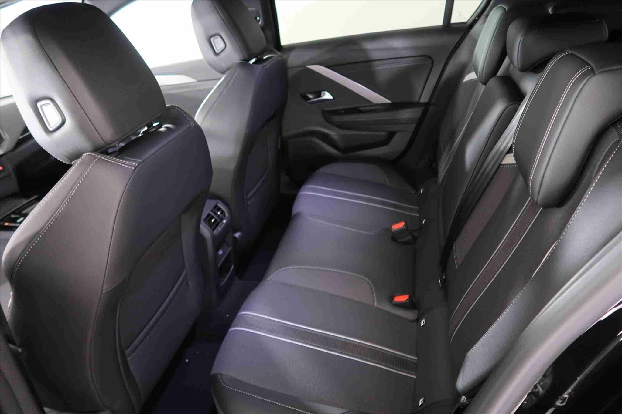 listing desktop thumbnail image 6