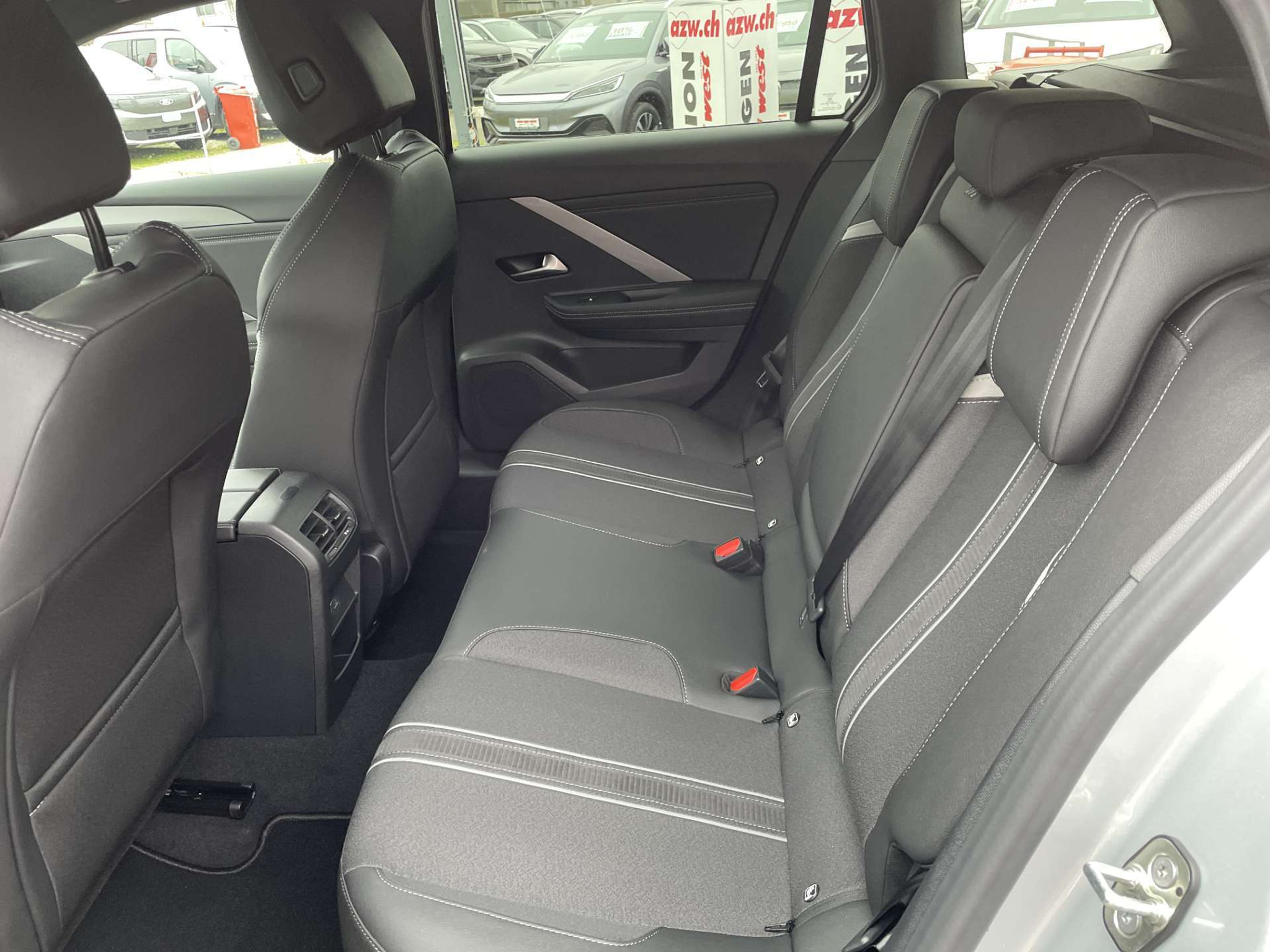 listing desktop thumbnail image 6