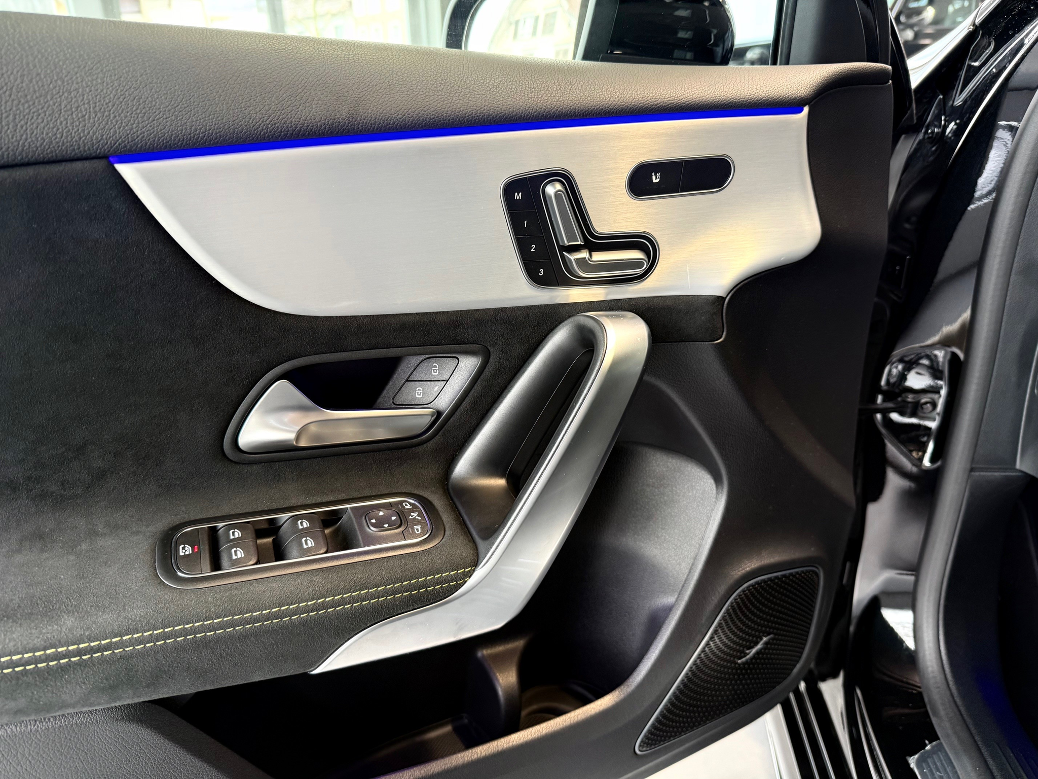 listing desktop thumbnail image 7