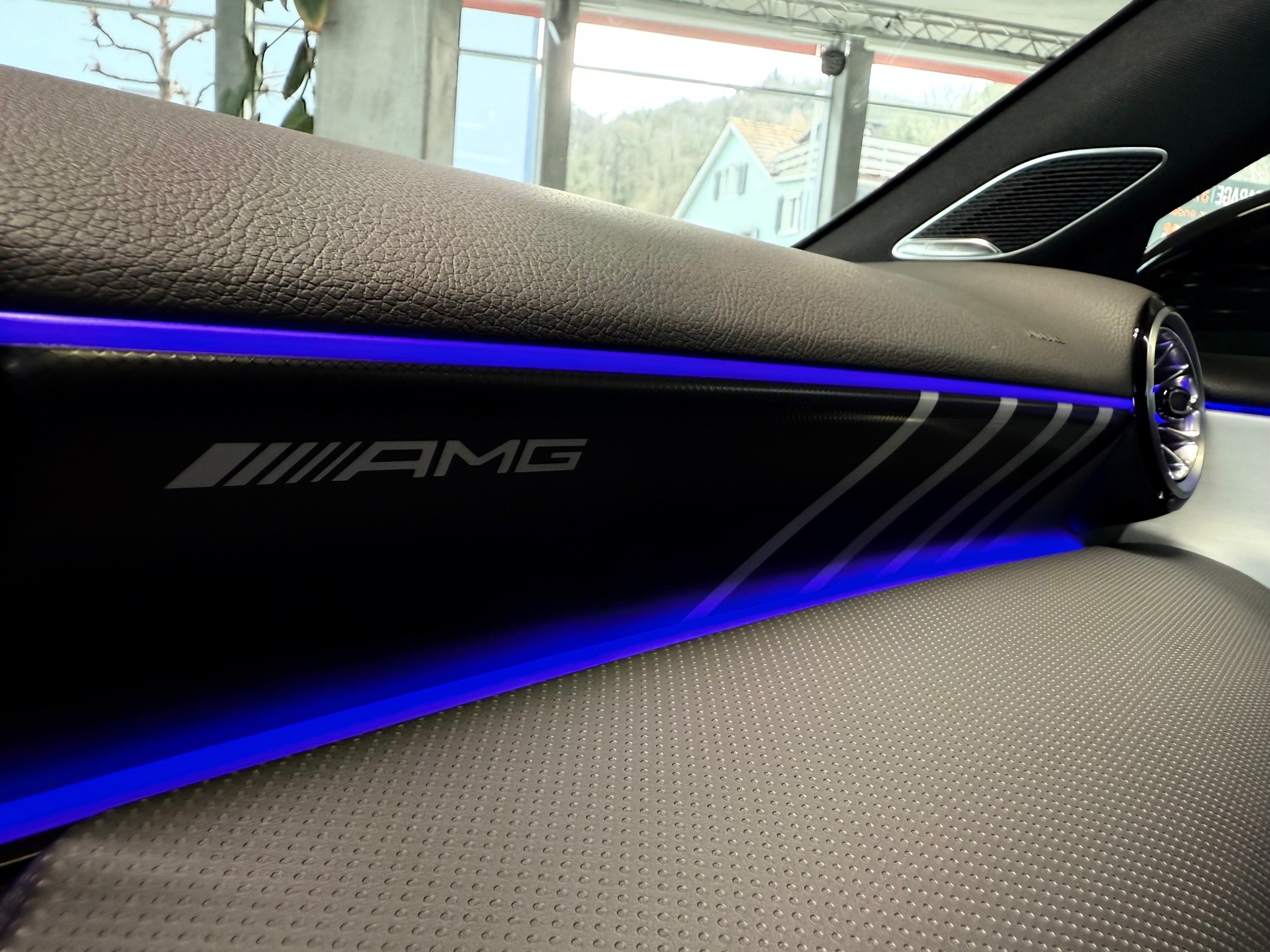 listing desktop thumbnail image 17