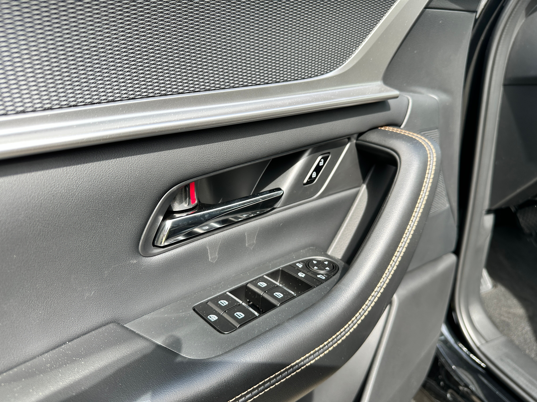 listing desktop thumbnail image 6