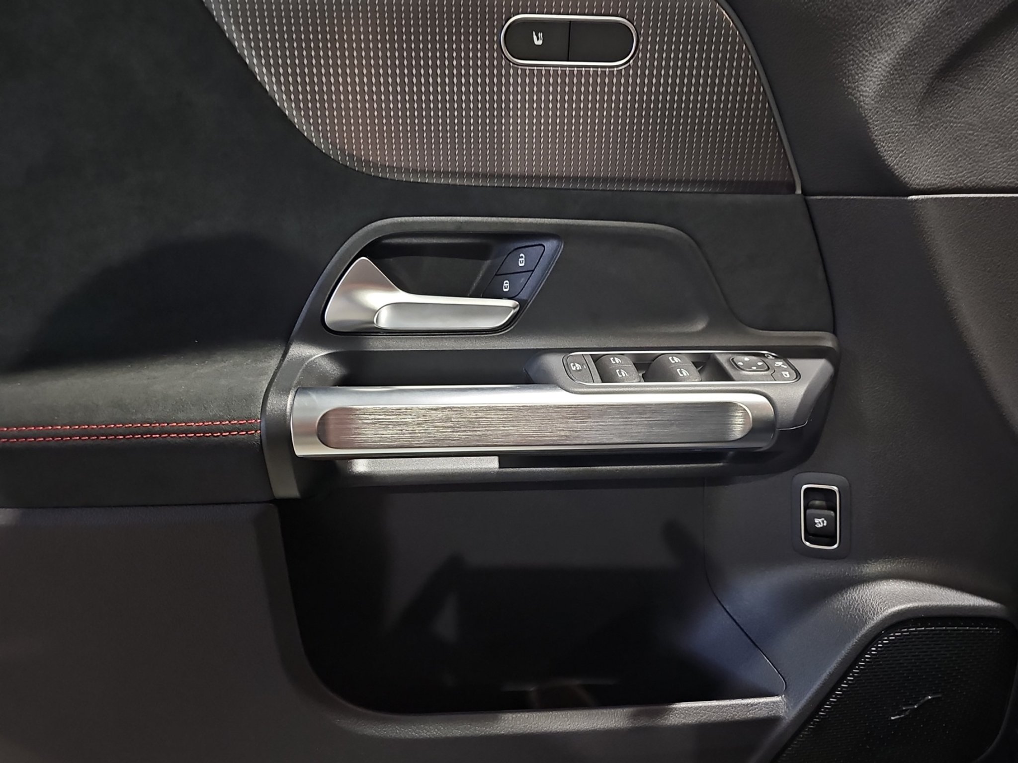 listing desktop thumbnail image 12