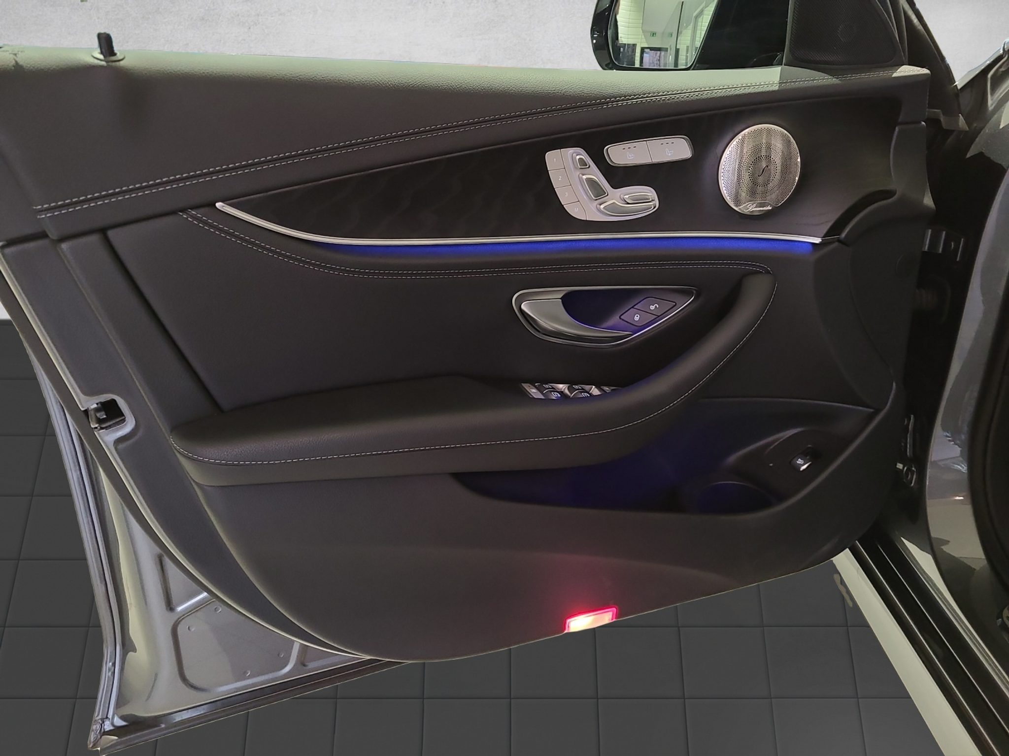 listing desktop thumbnail image 8