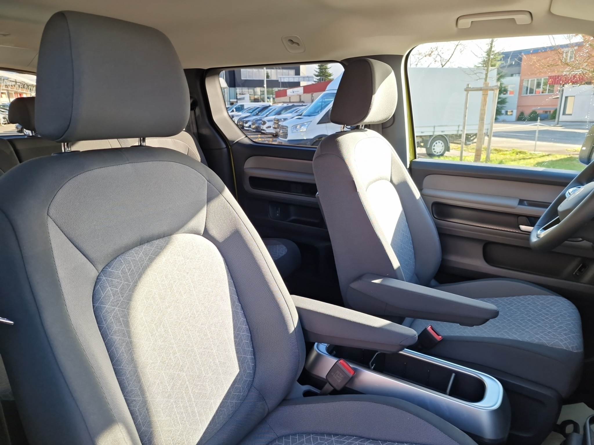 listing desktop thumbnail image 18