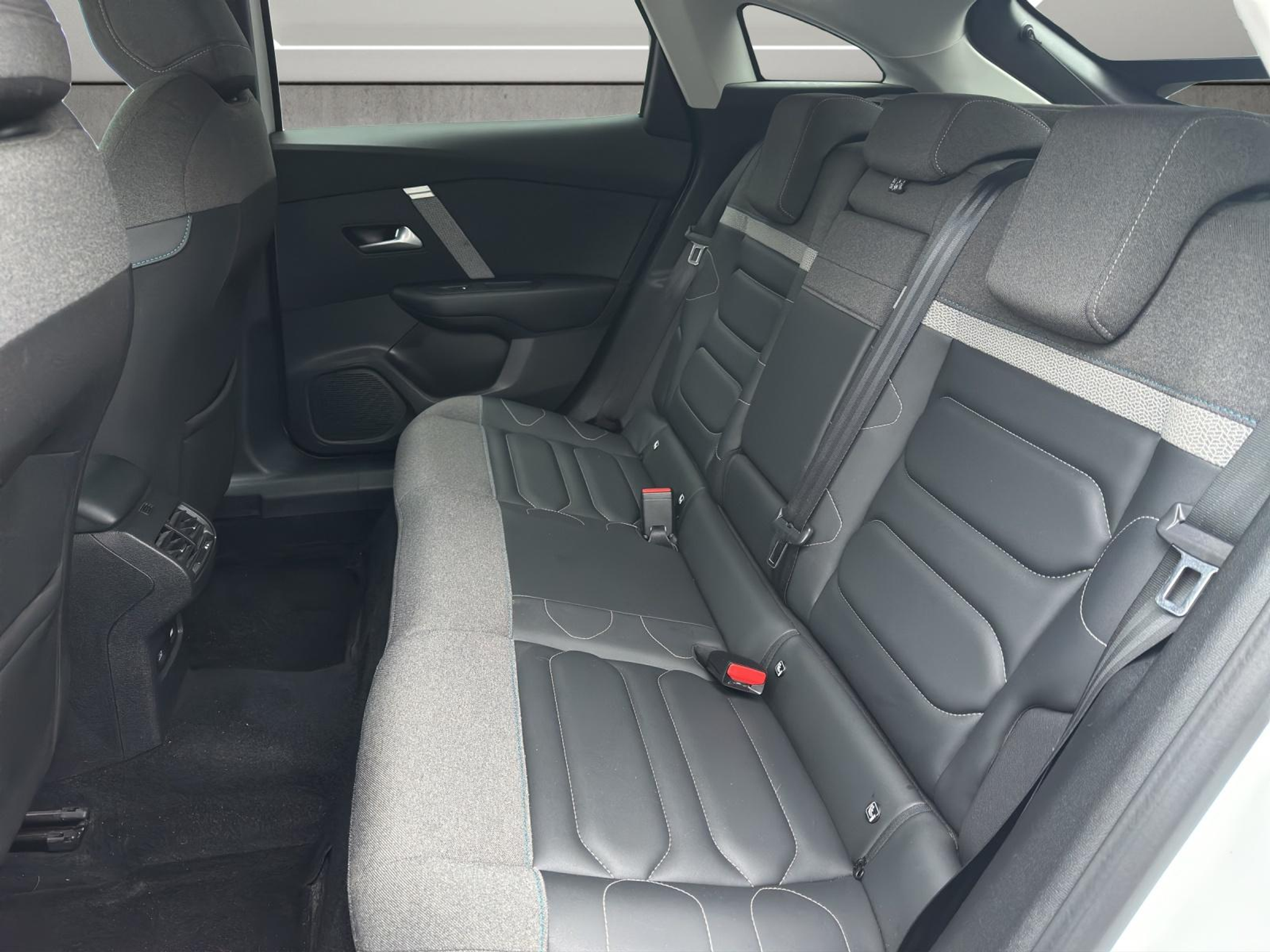 listing desktop thumbnail image 10