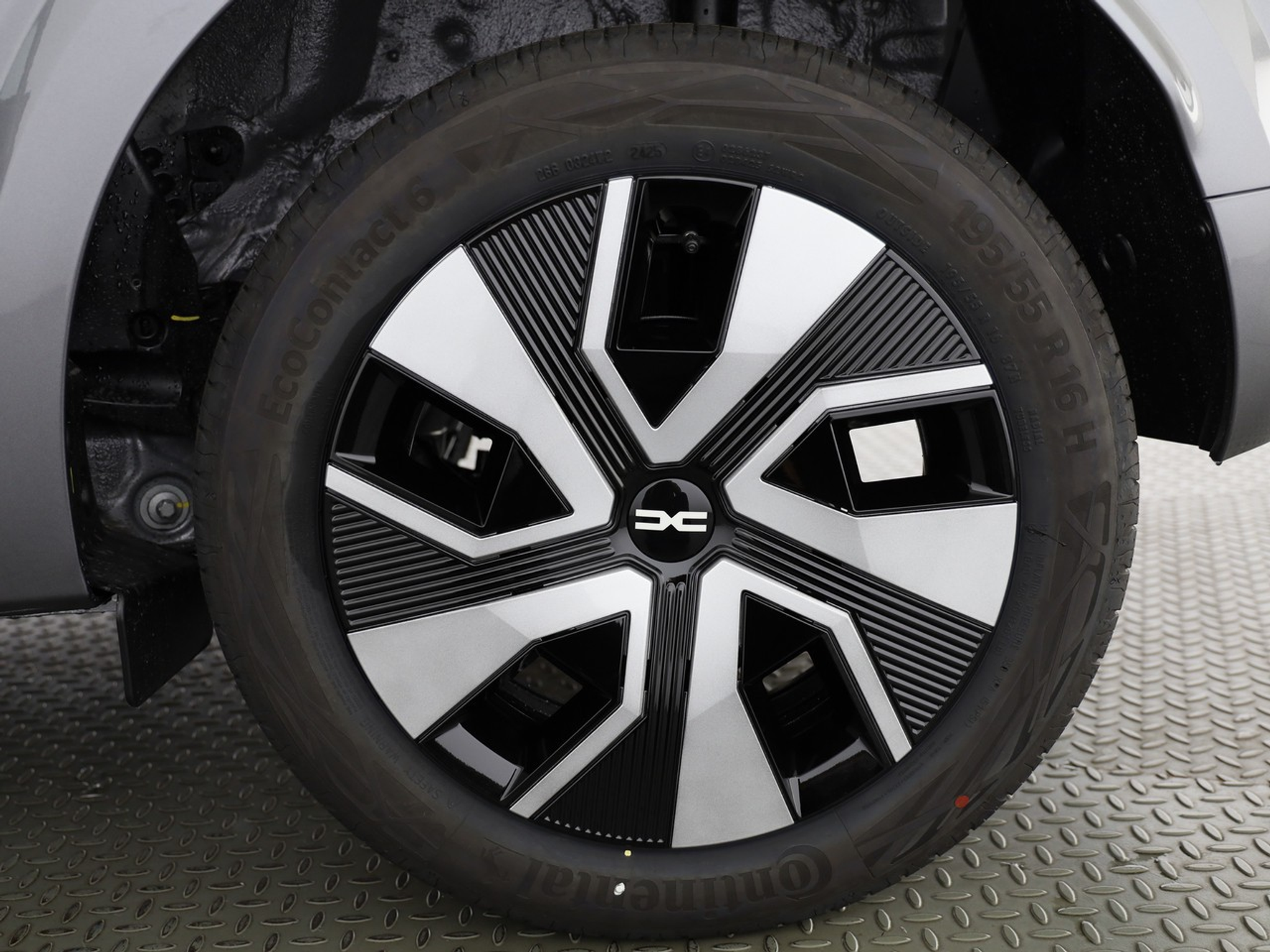 listing desktop thumbnail image 3