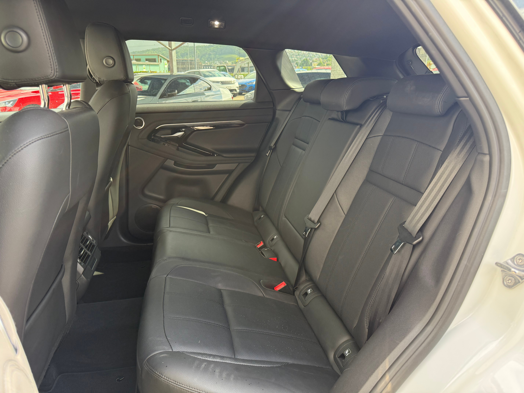 listing desktop thumbnail image 4