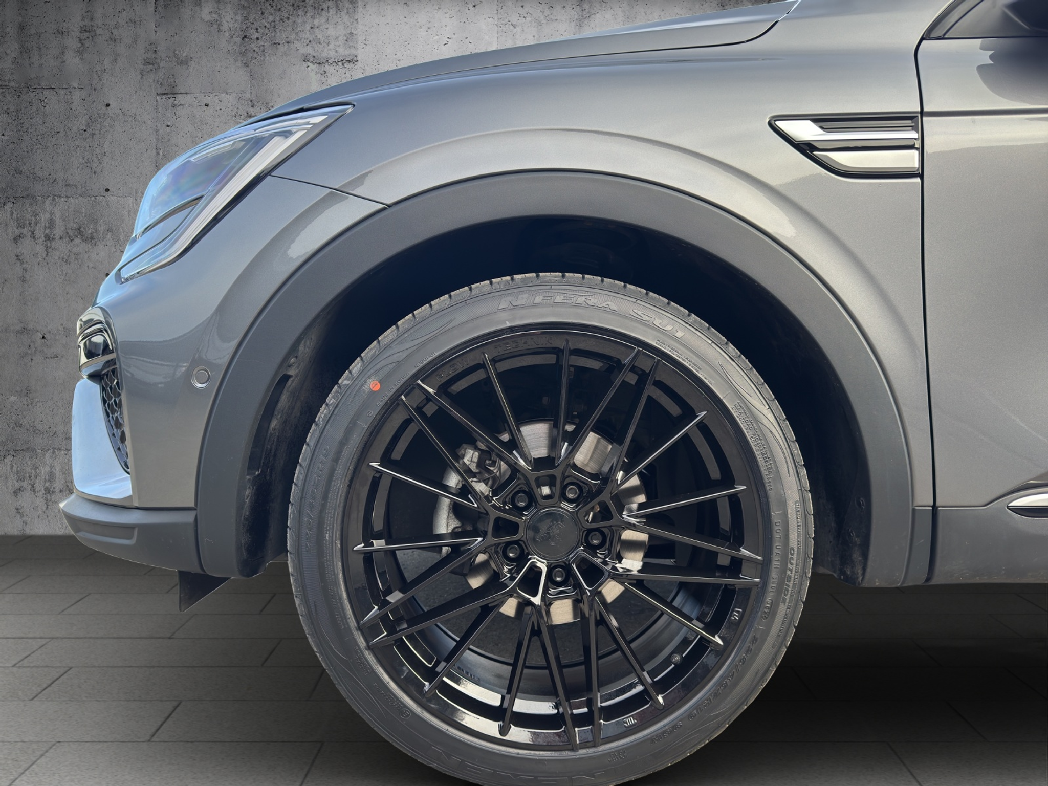 listing desktop thumbnail image 1