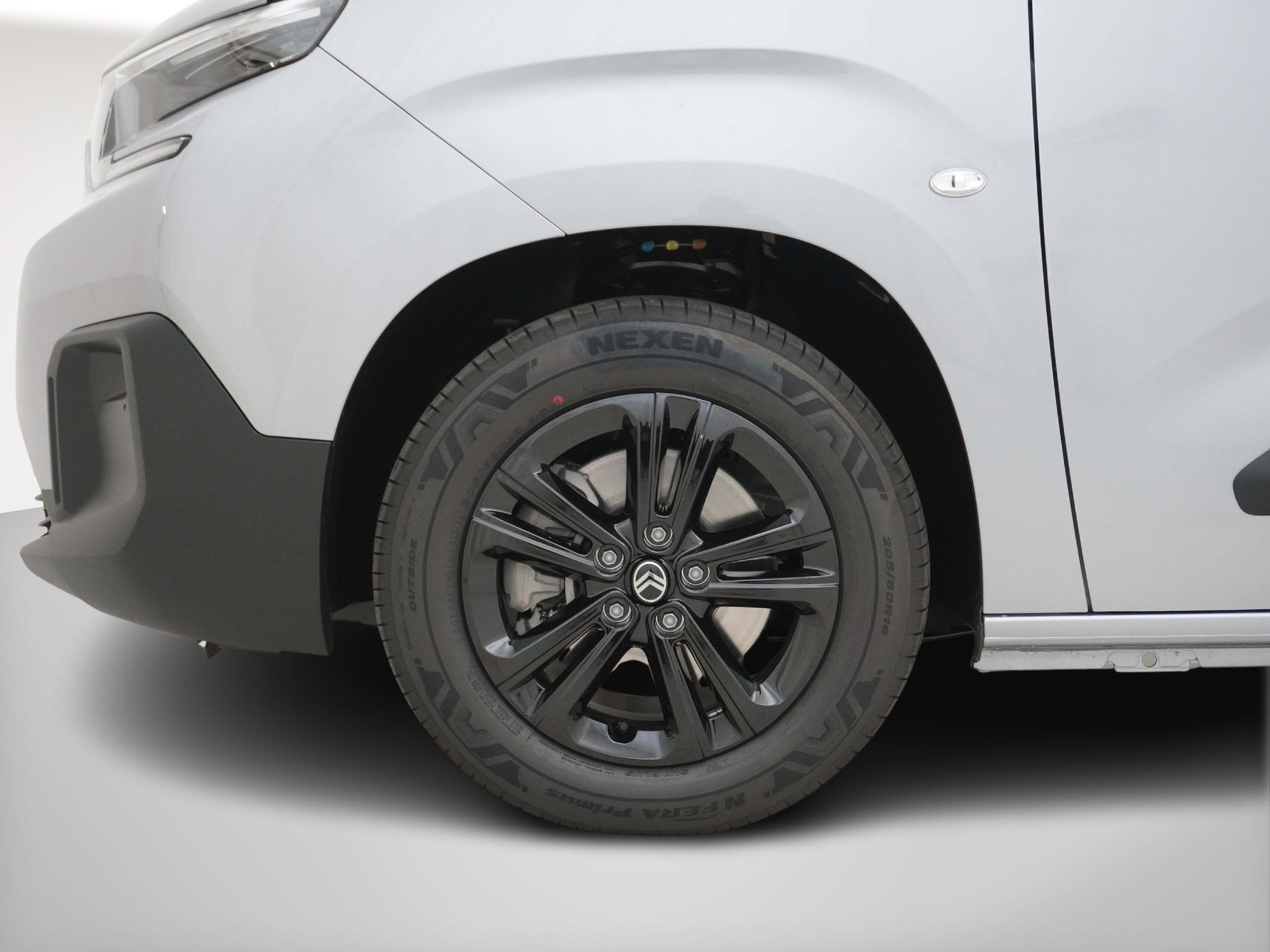 listing desktop thumbnail image 7