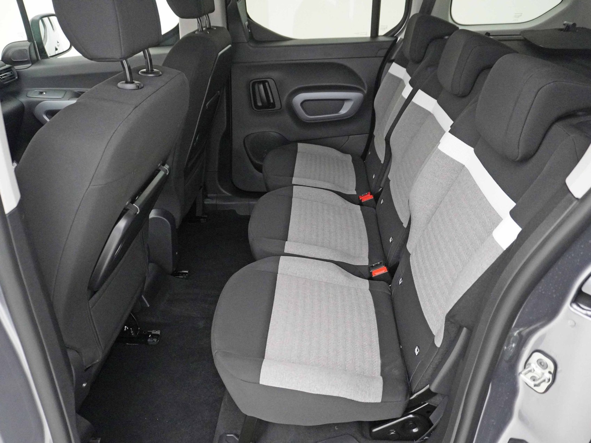 listing desktop thumbnail image 17