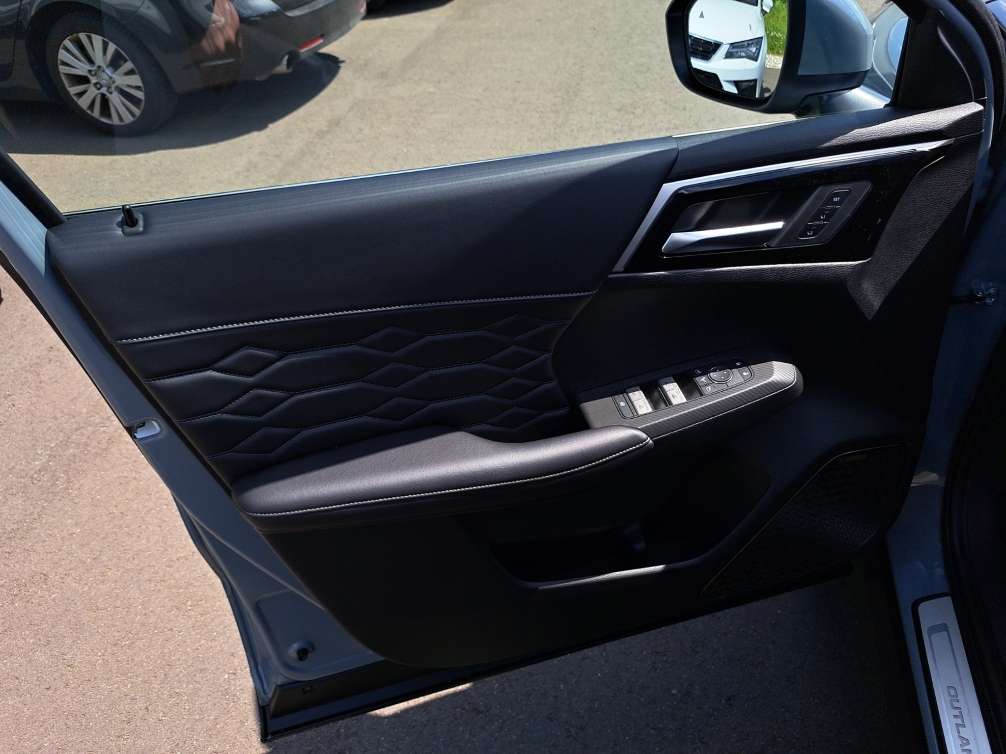 listing desktop thumbnail image 13