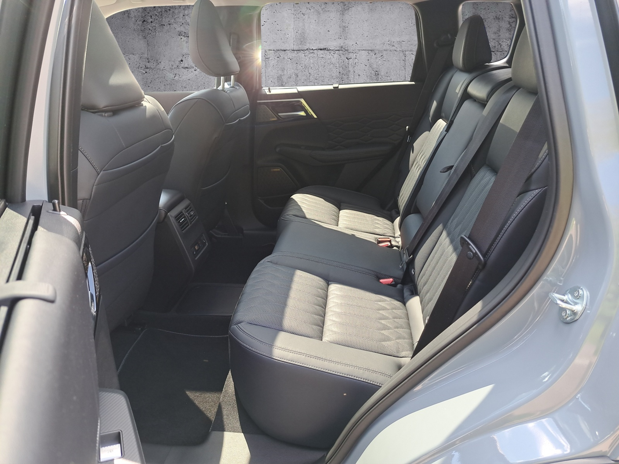 listing desktop thumbnail image 14