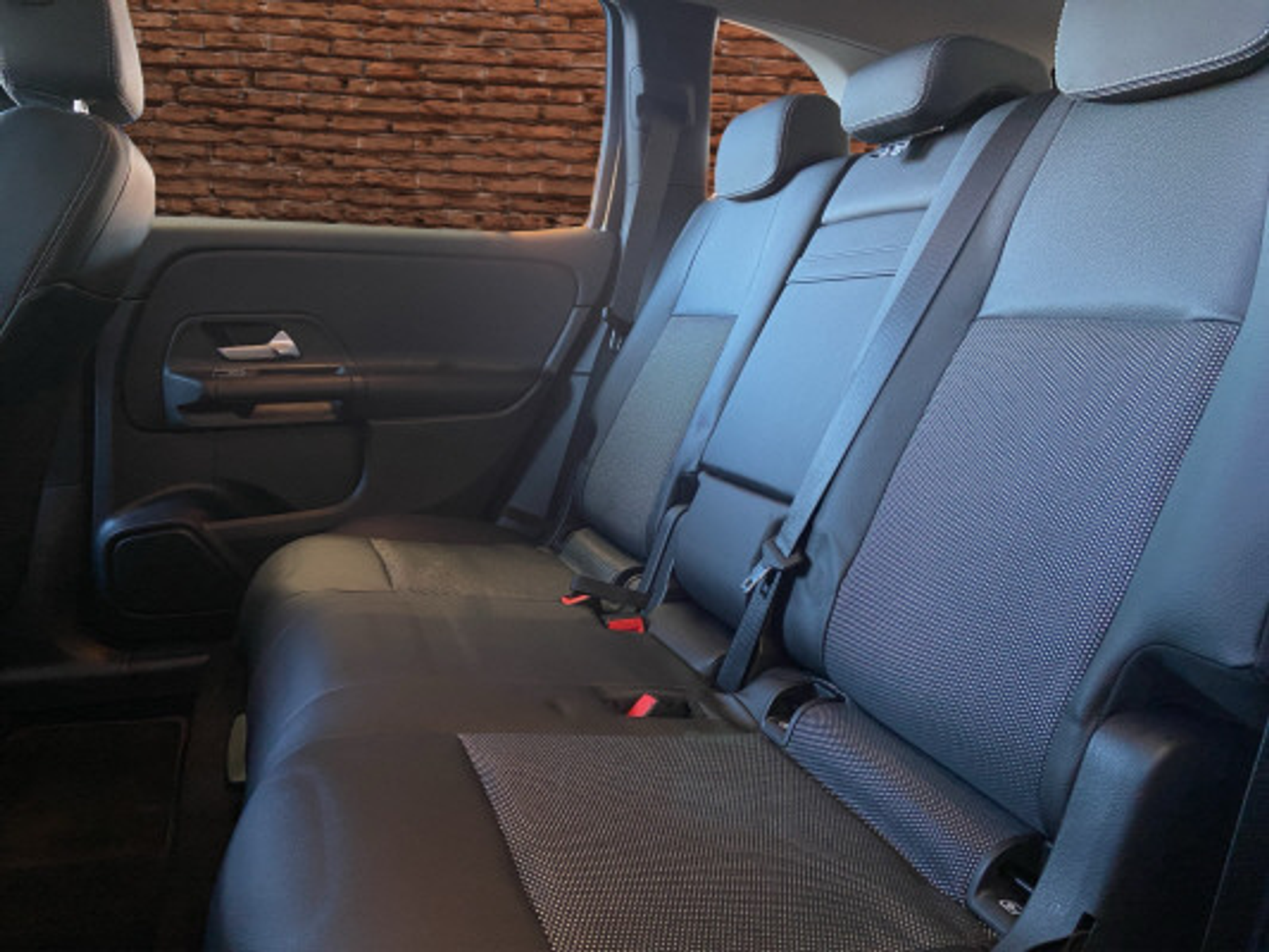 listing desktop thumbnail image 12