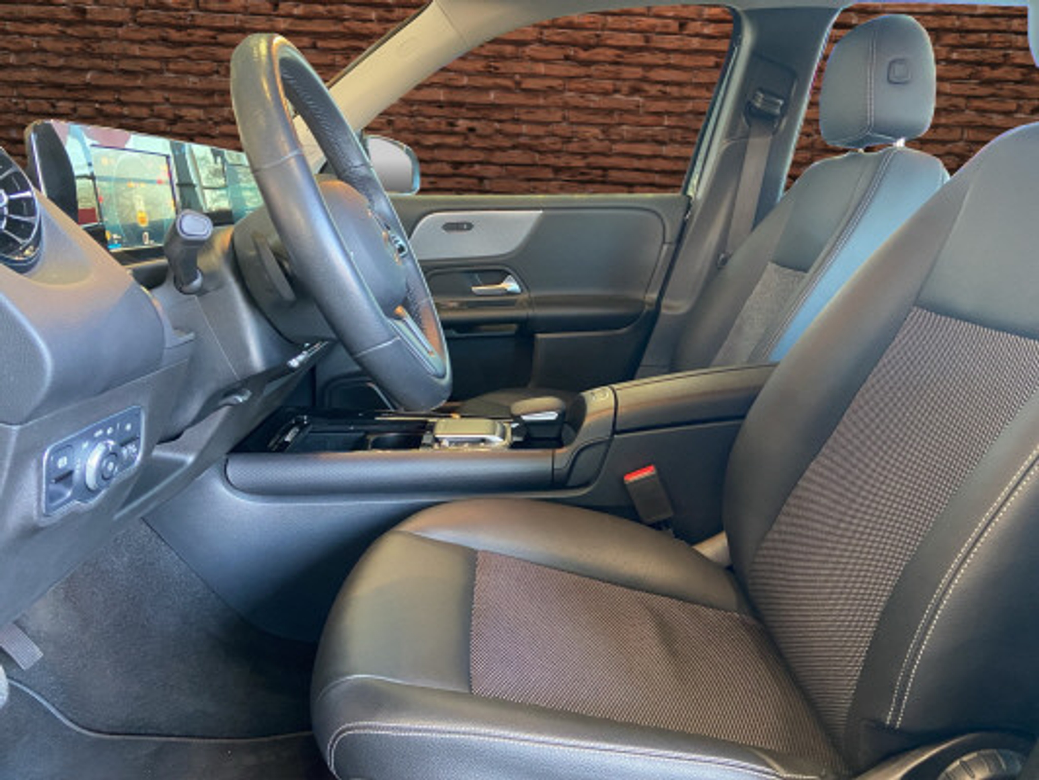 listing desktop thumbnail image 9