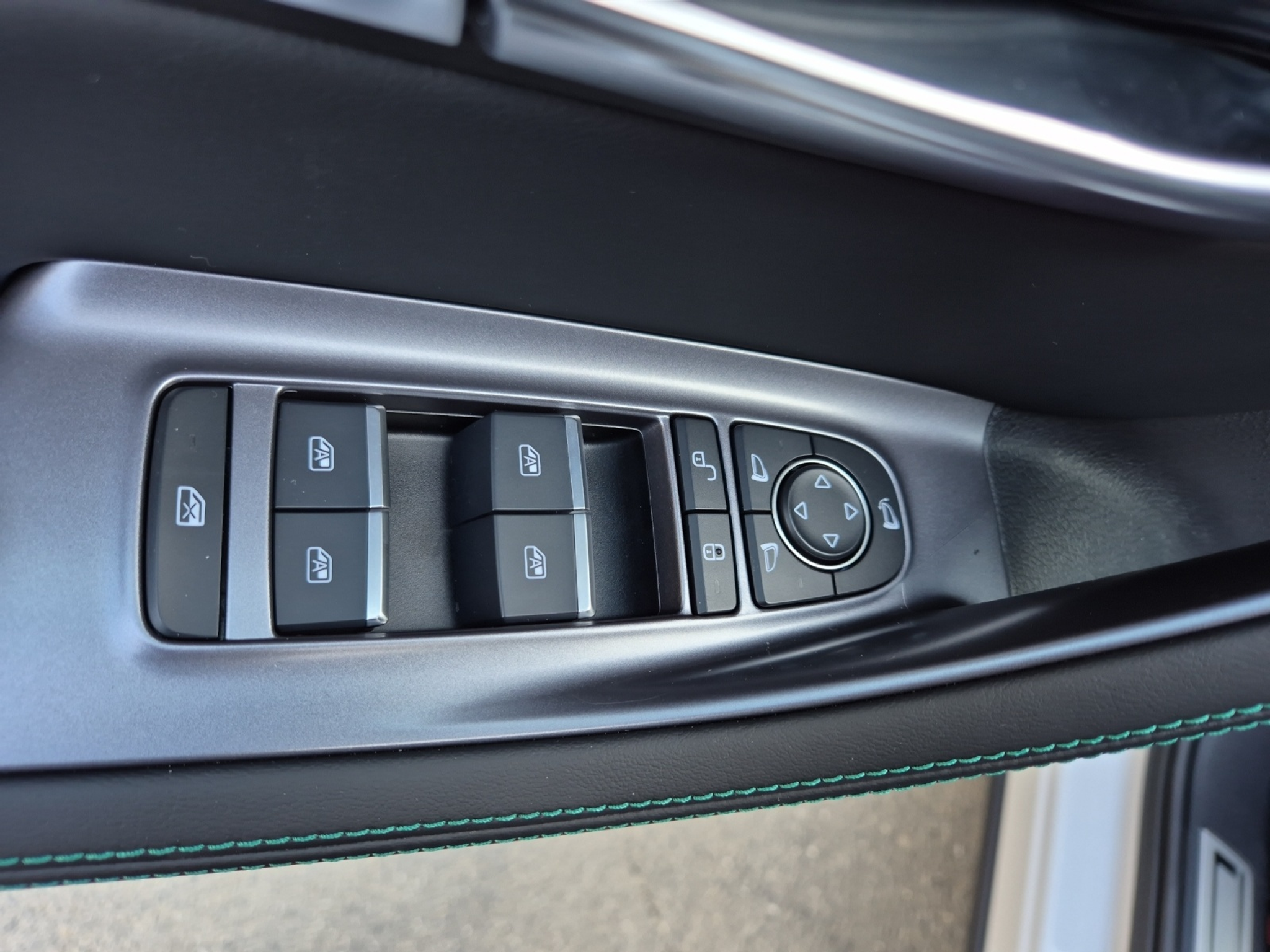 listing desktop thumbnail image 12