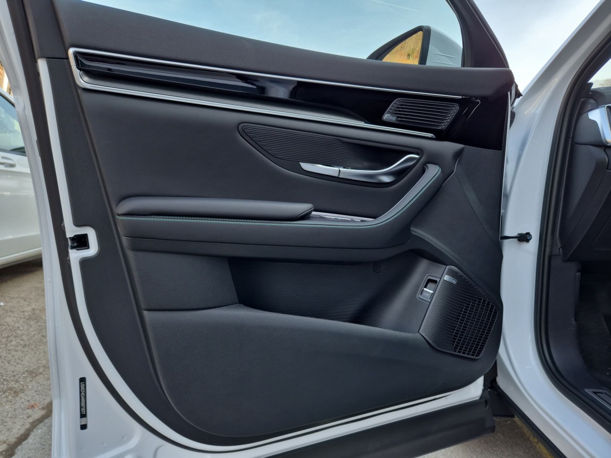 listing desktop thumbnail image 10