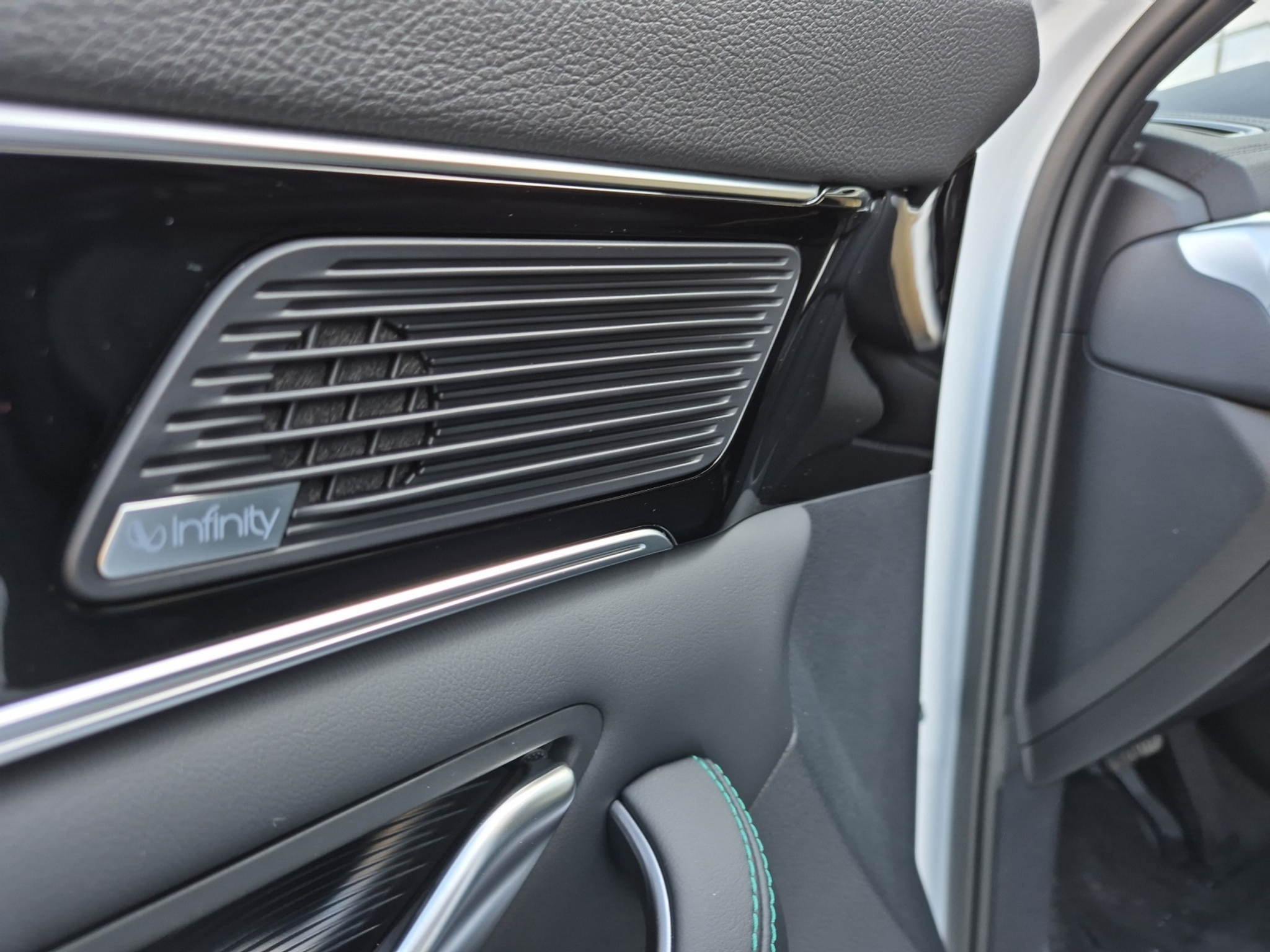 listing desktop thumbnail image 11