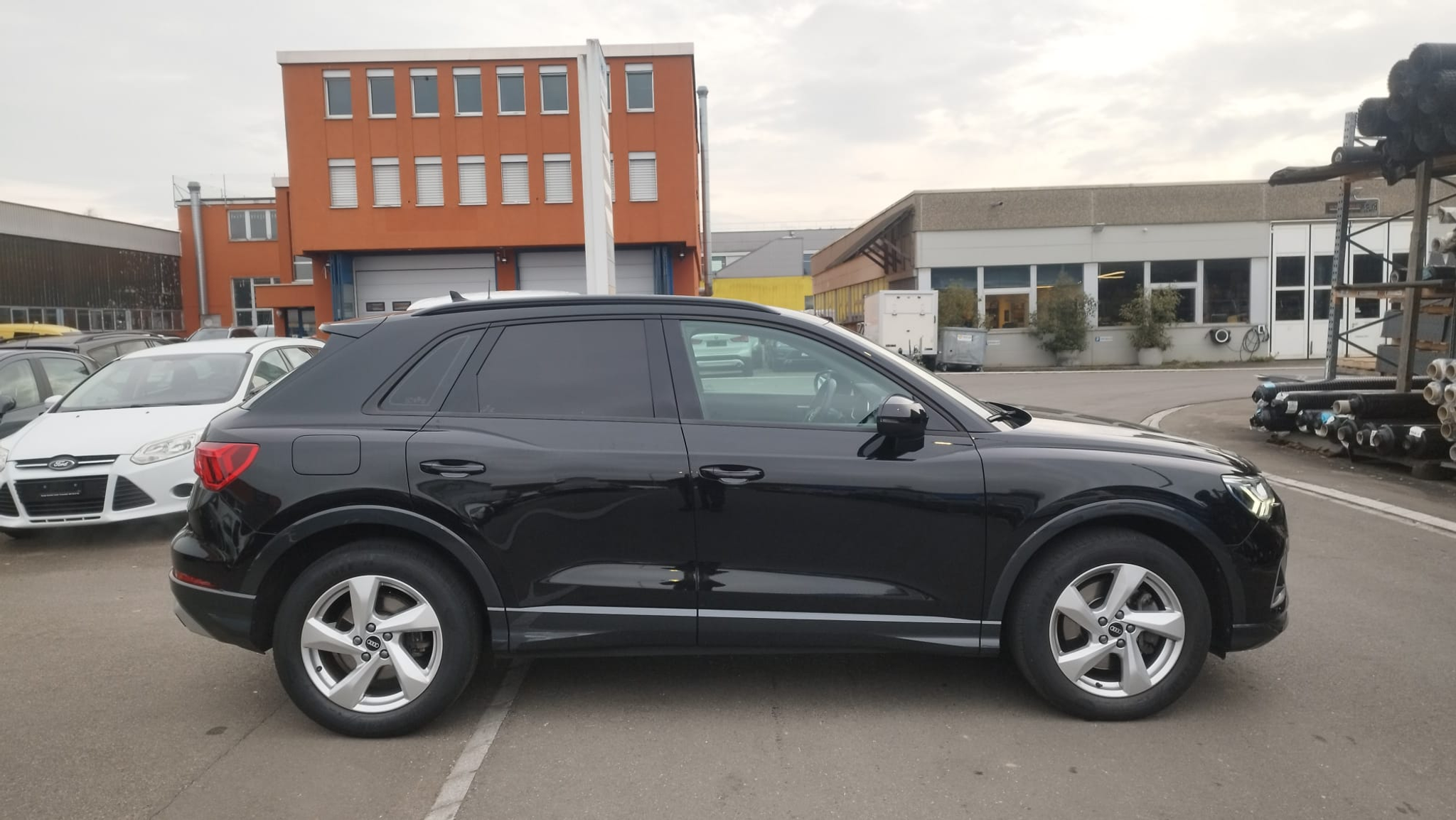 listing desktop thumbnail image 4