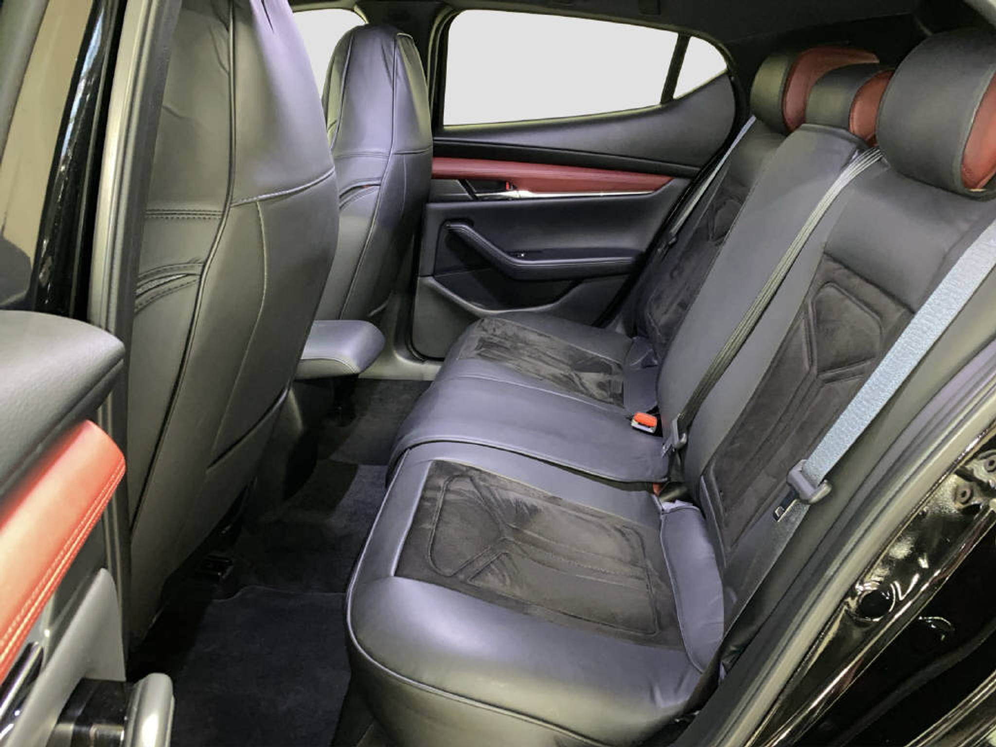 listing desktop thumbnail image 12