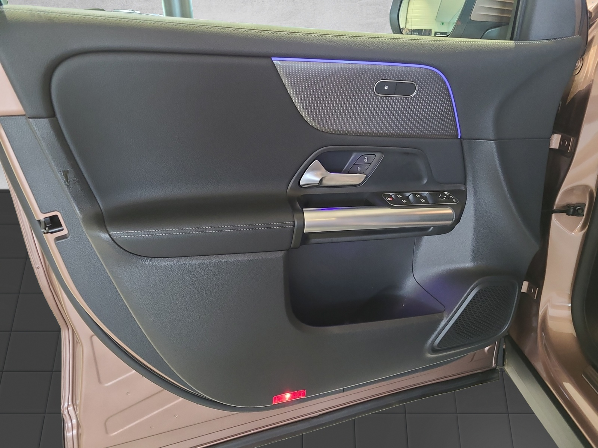 listing desktop thumbnail image 8