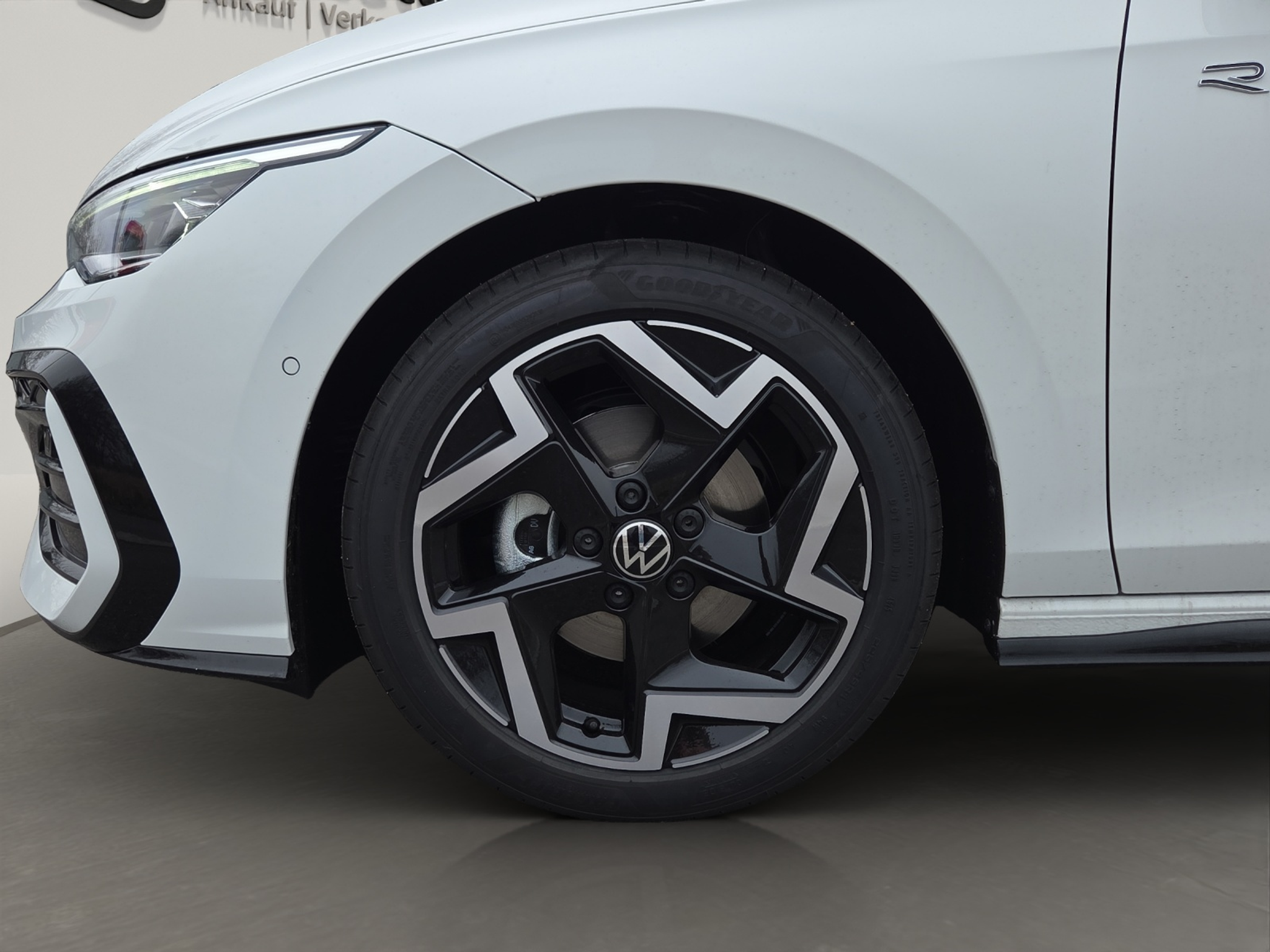 listing desktop thumbnail image 5