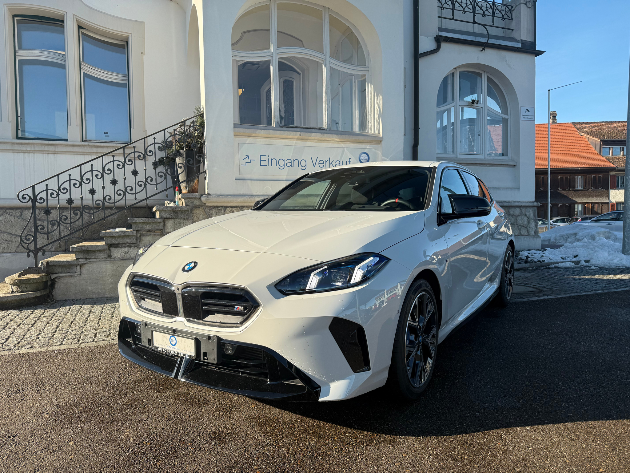 listing desktop thumbnail image 1