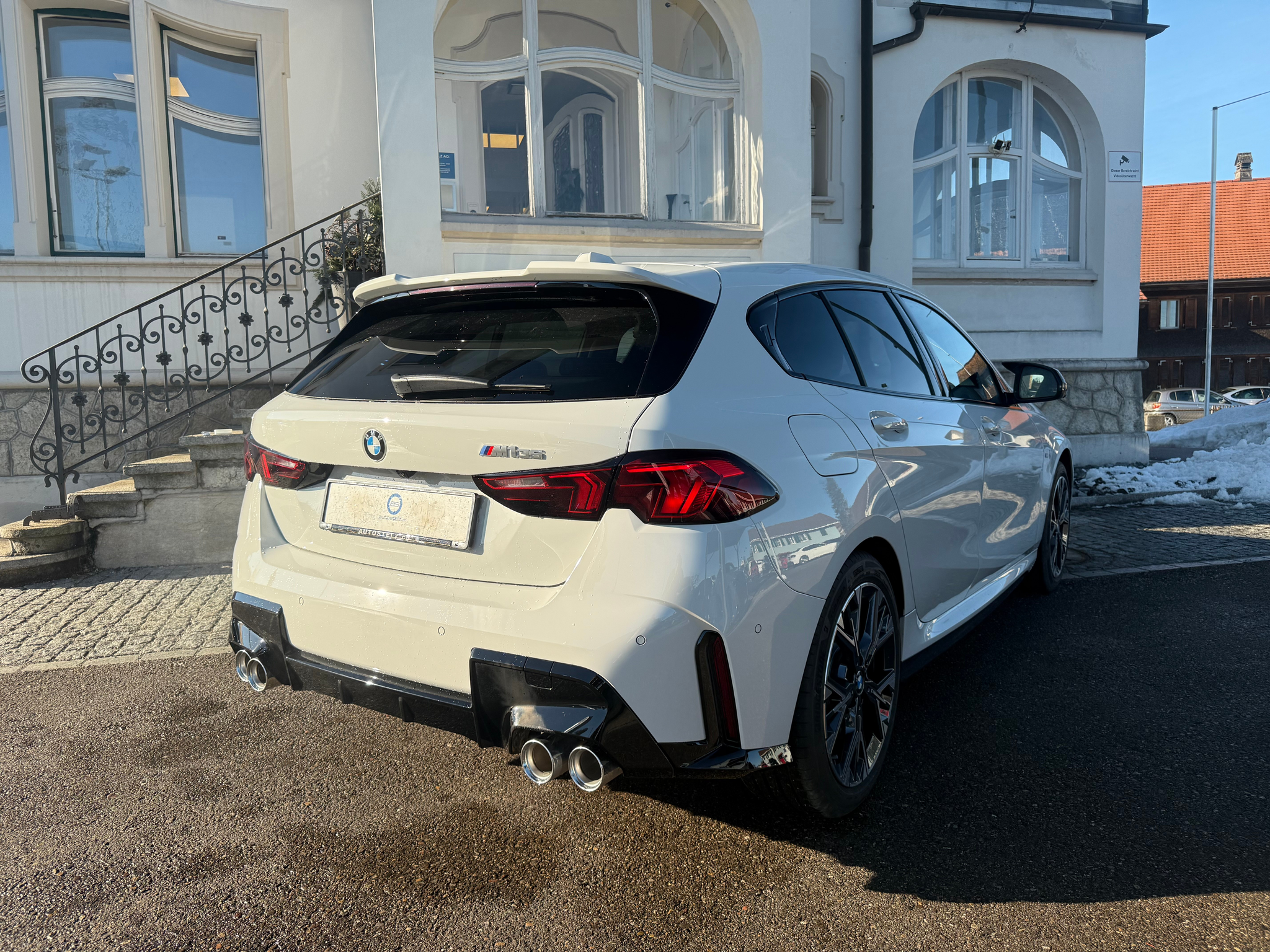 listing desktop thumbnail image 4