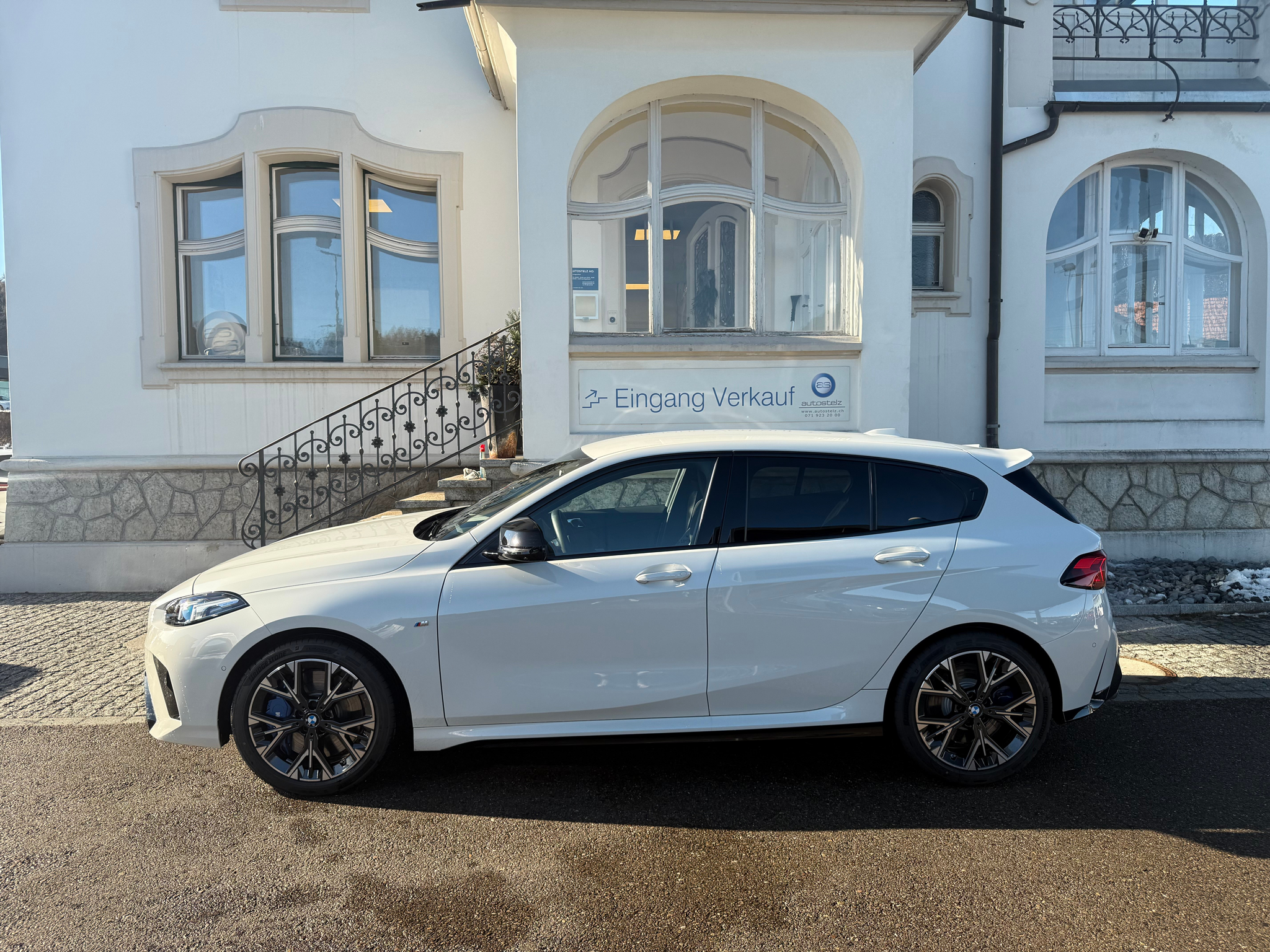 listing desktop thumbnail image 2