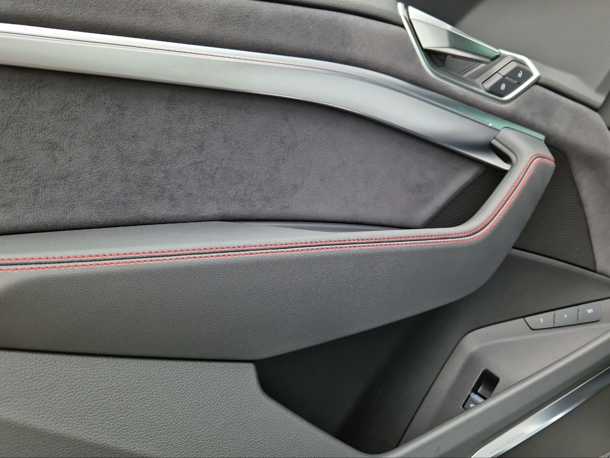 listing desktop thumbnail image 16