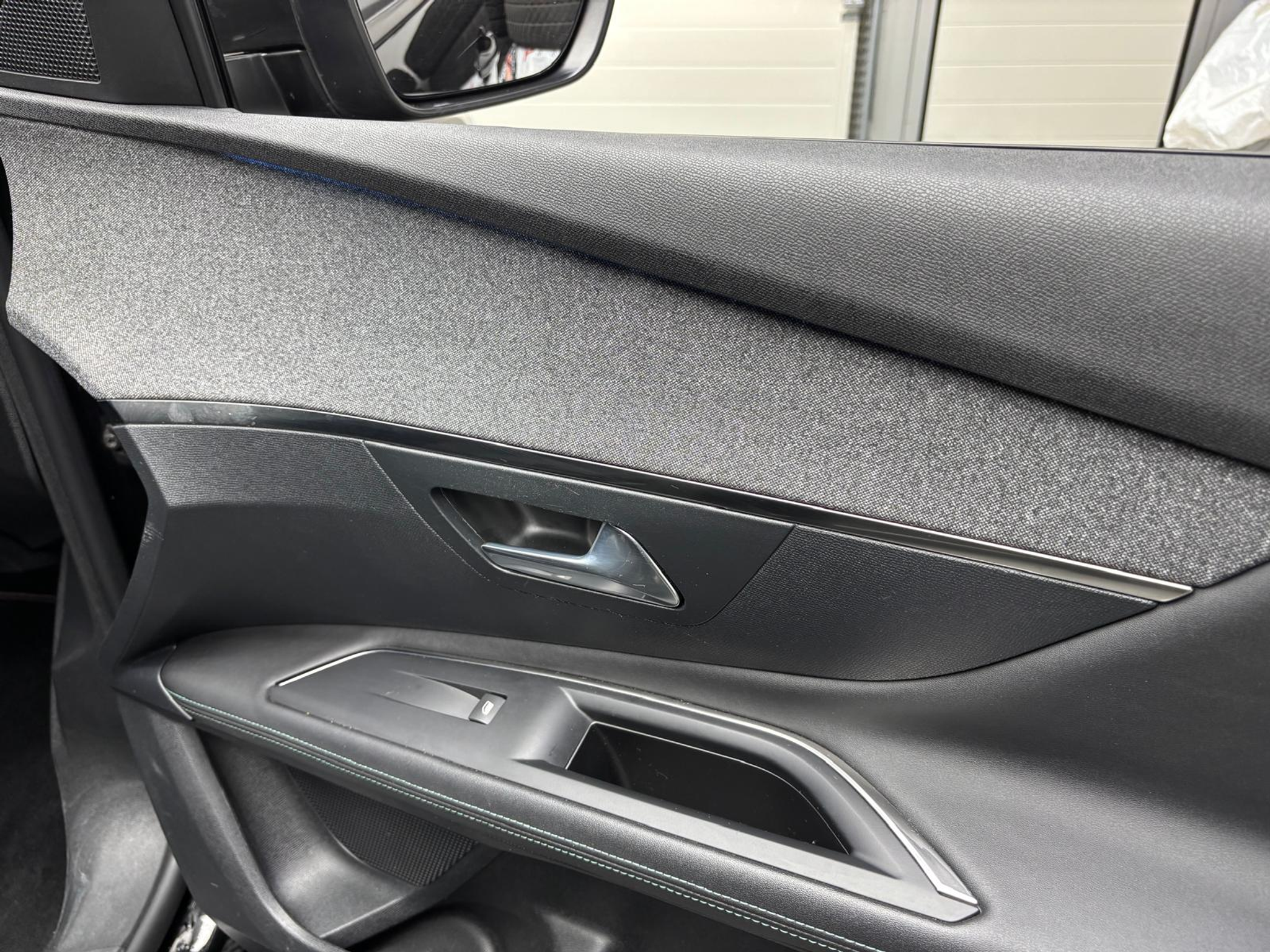 listing desktop thumbnail image 25