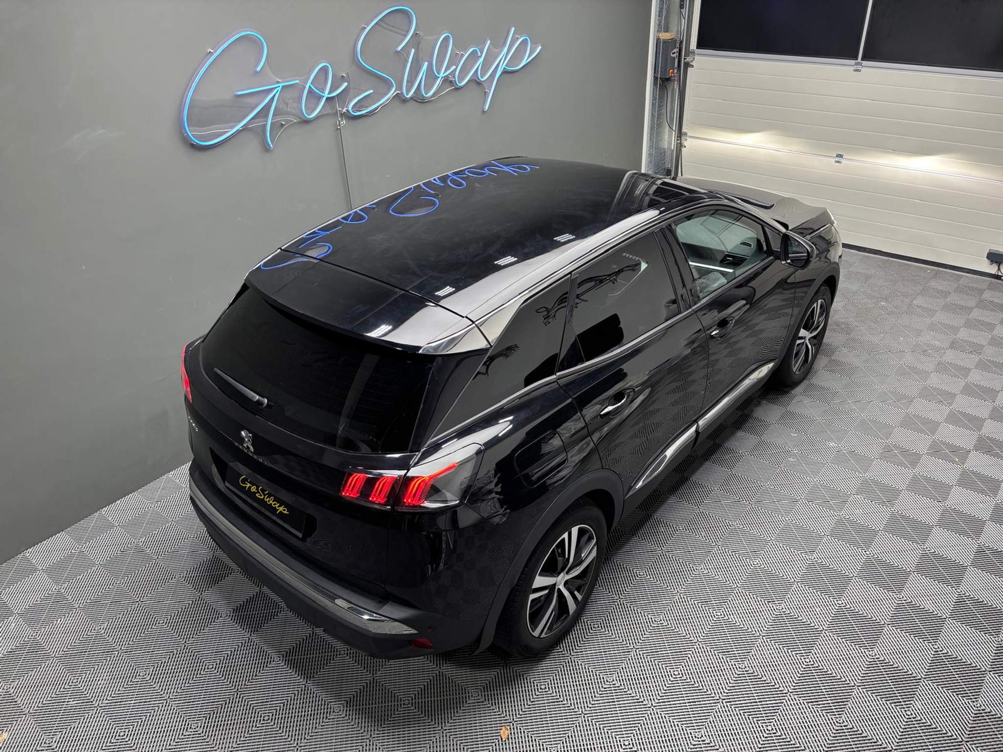 listing desktop thumbnail image 4