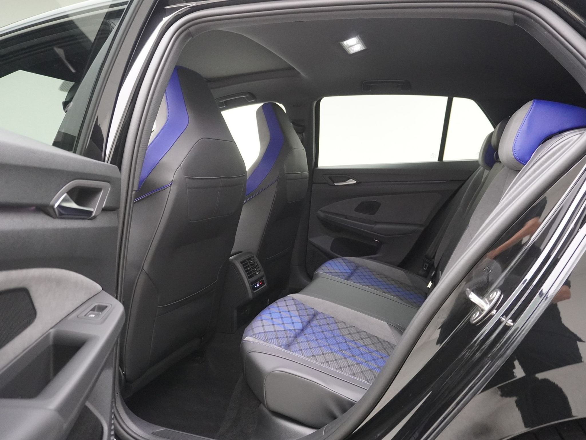 listing desktop thumbnail image 12