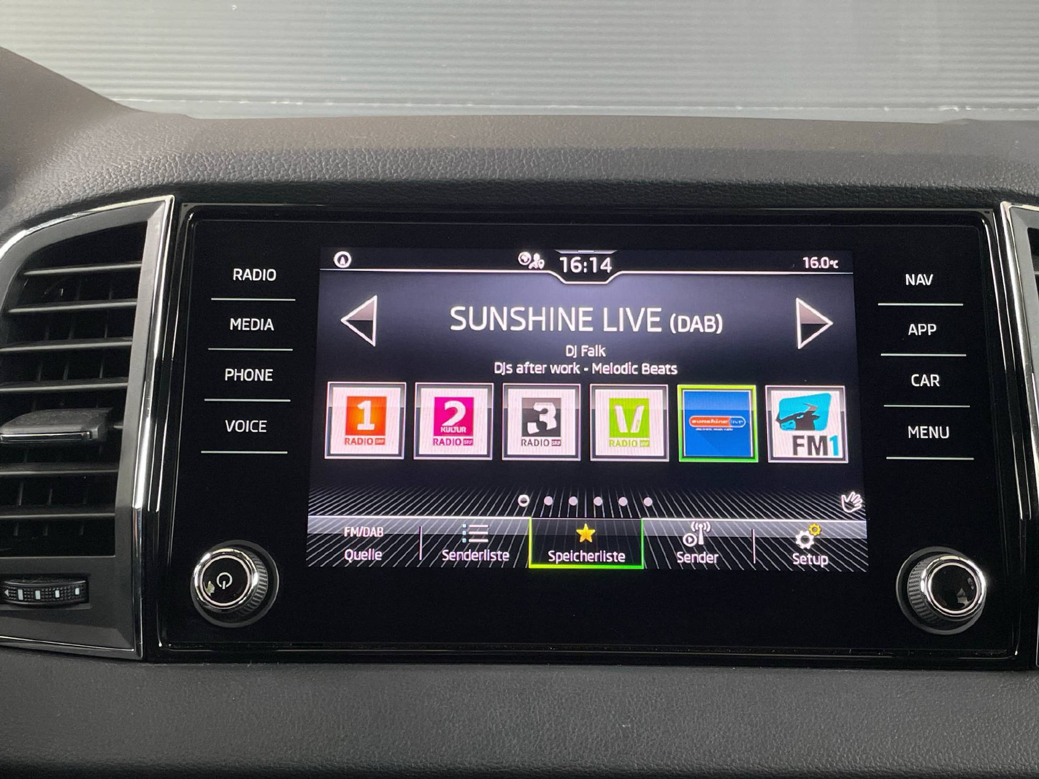 listing desktop thumbnail image 14