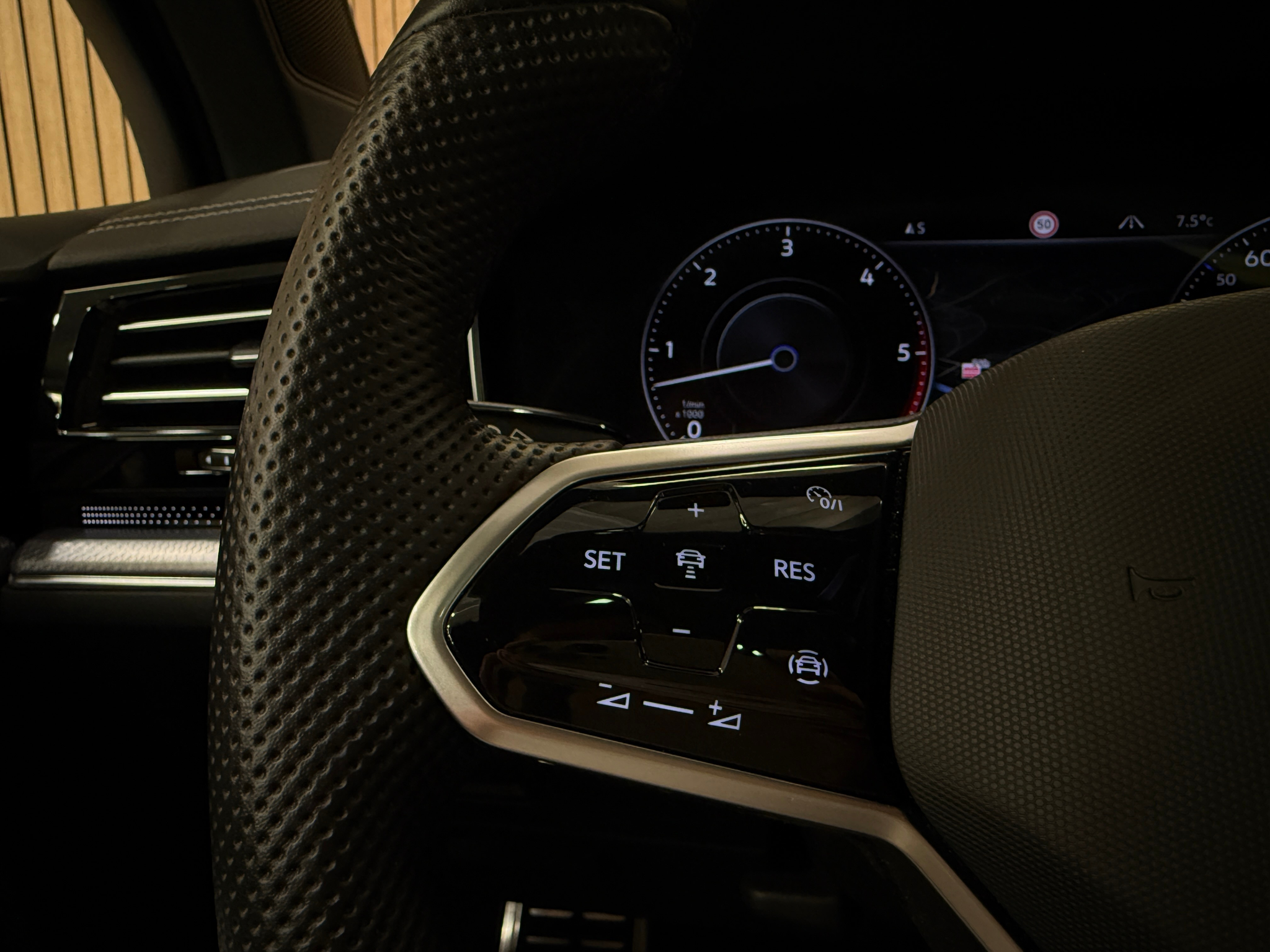 listing desktop thumbnail image 12