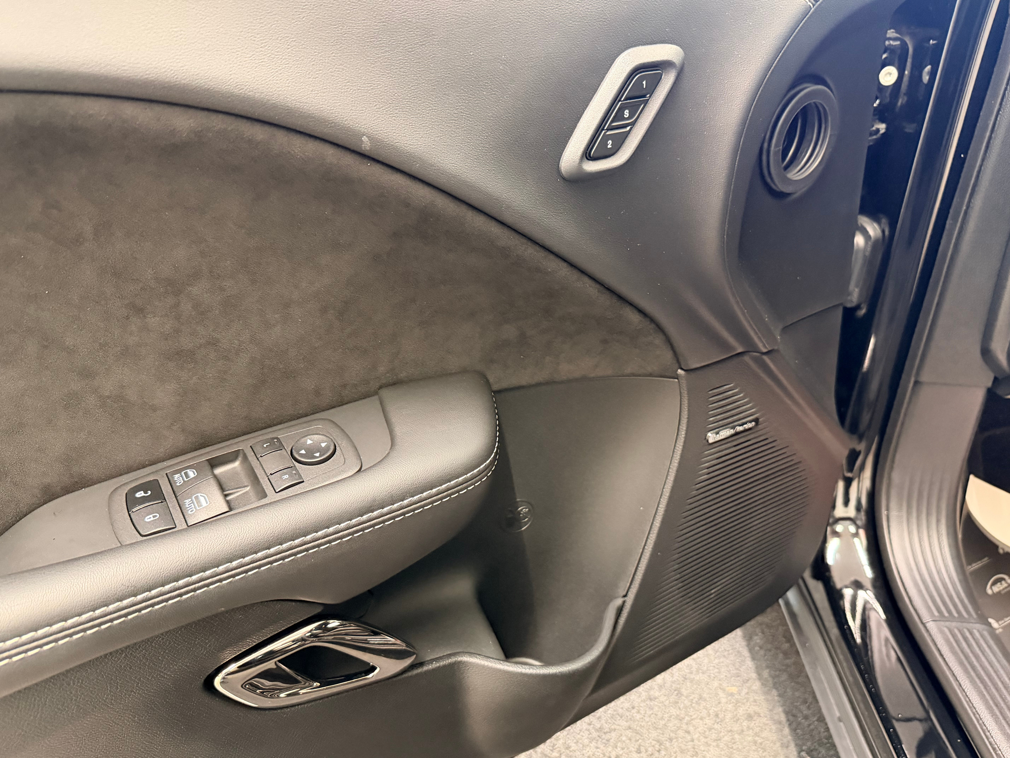 listing desktop thumbnail image 14