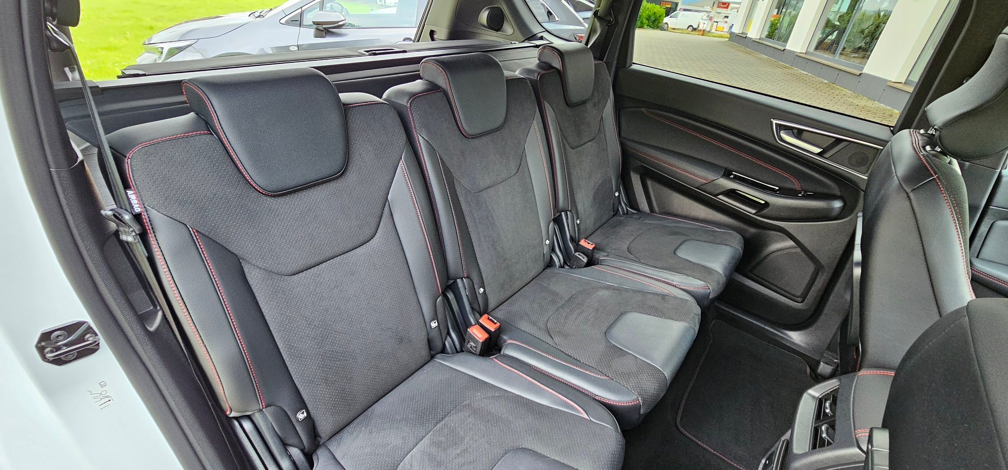 listing desktop thumbnail image 19