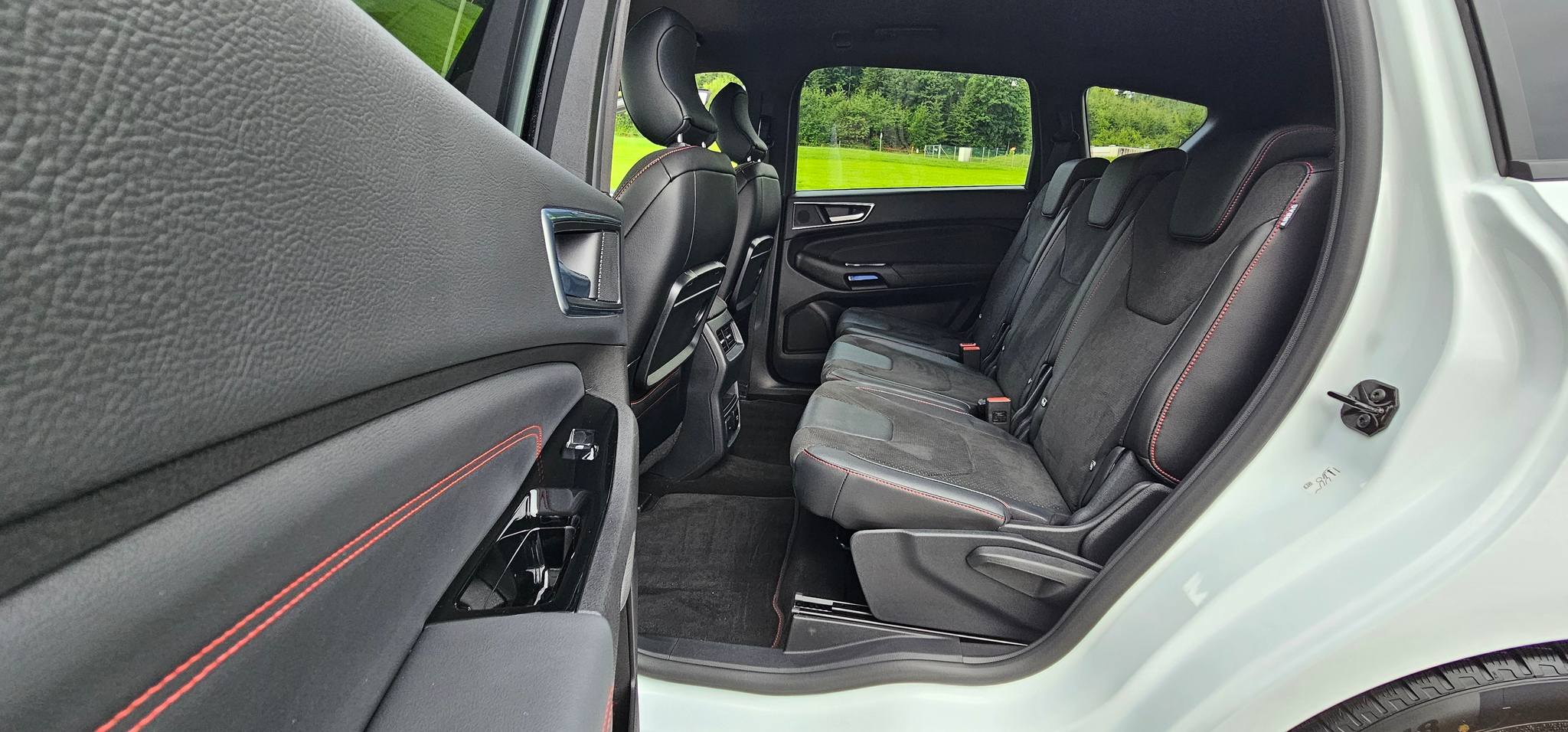 listing desktop thumbnail image 18