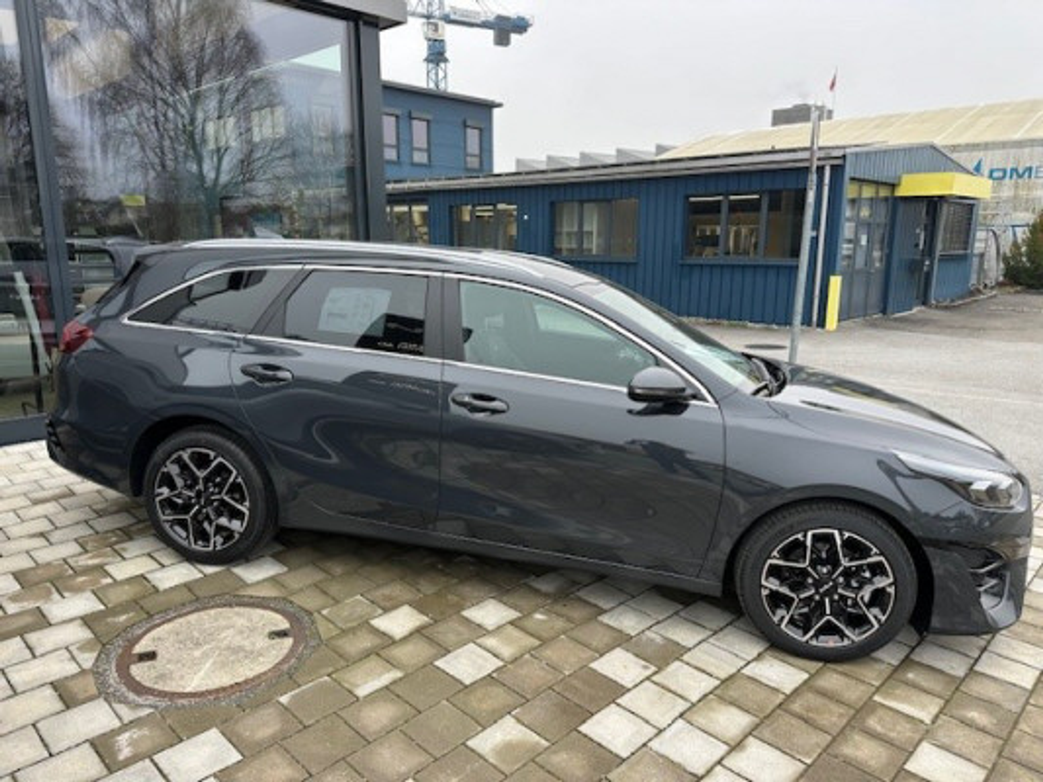 listing desktop thumbnail image 3