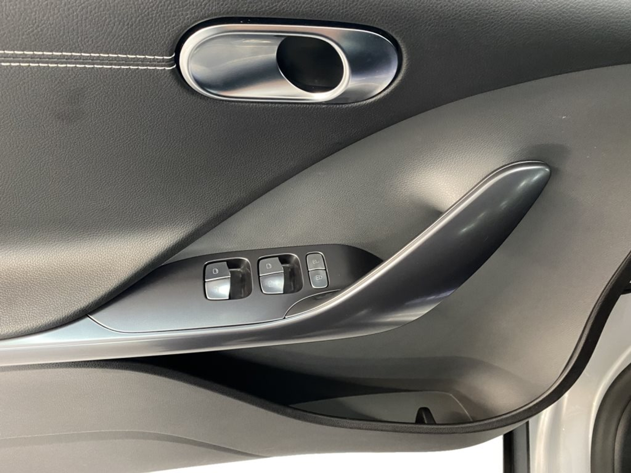 listing desktop thumbnail image 9